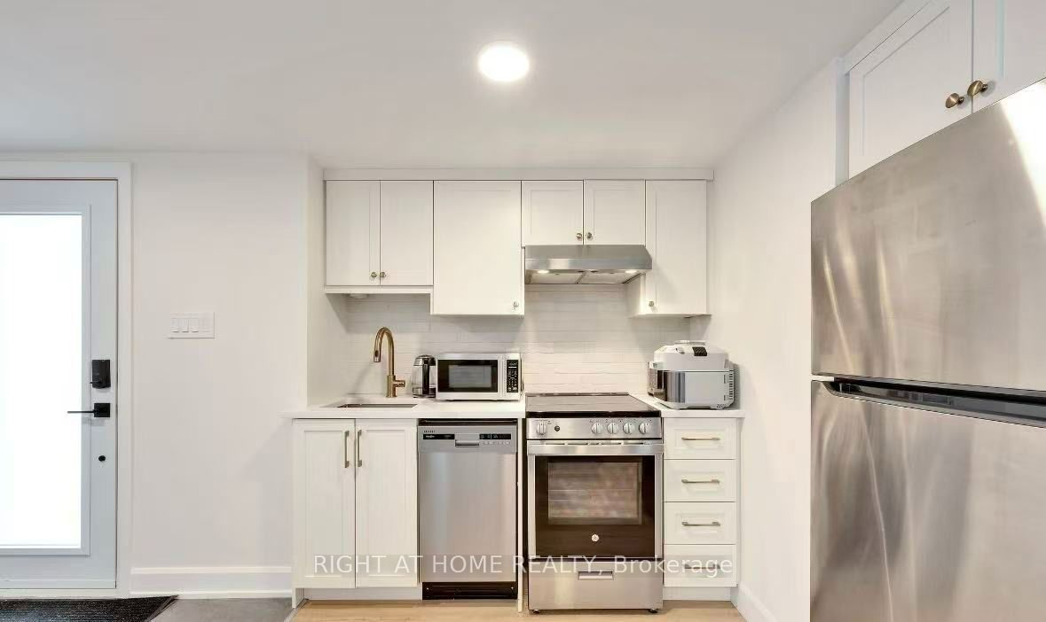 1316 Dochester Ave Avenue #2, Carlington - Central Park, ON K1Z 8E7 photo 5
