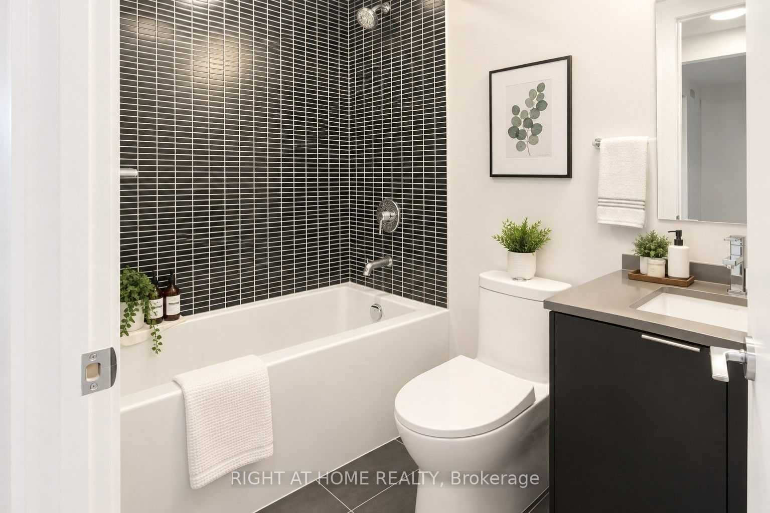 1 Jarvis Street 1101, Hamilton, ON L8R 0A8 photo 3