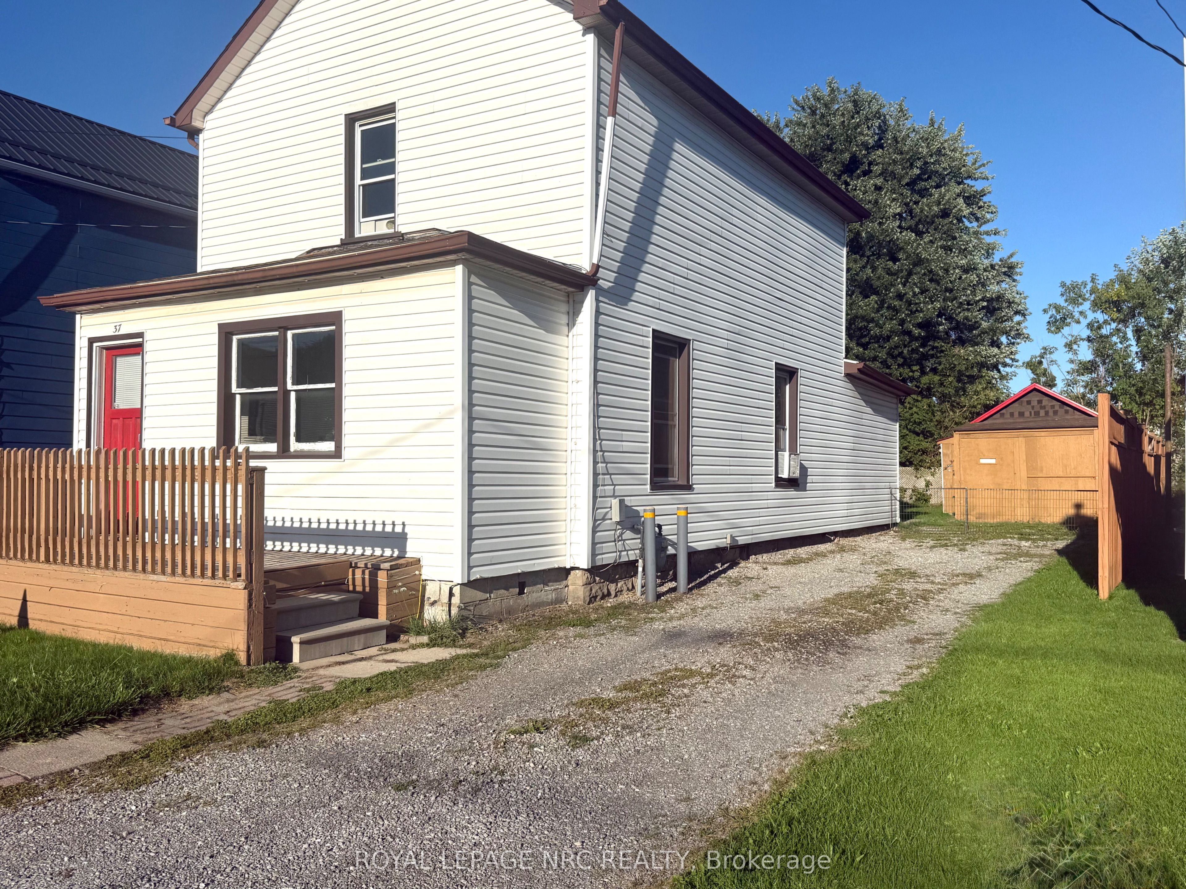 37 Wright Street, Welland, ON L3B 2K2 photo 2