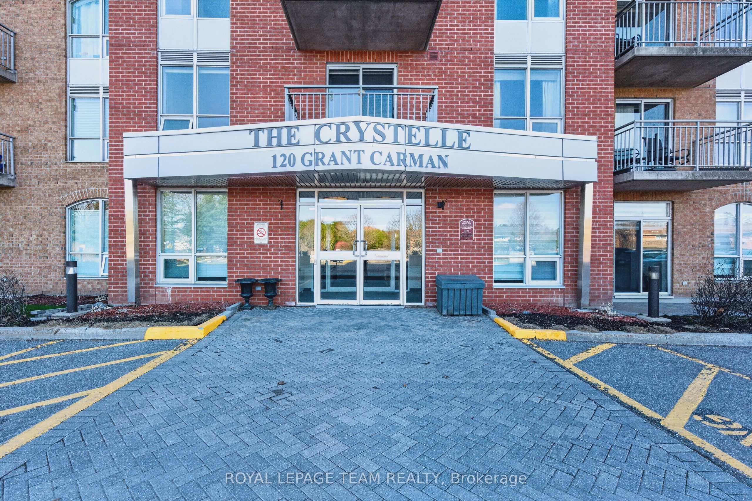 120 Grant Carman Drive 811, Cityview - Parkwoods Hills - Rideau Shore, ON K2E 1C8 photo 2