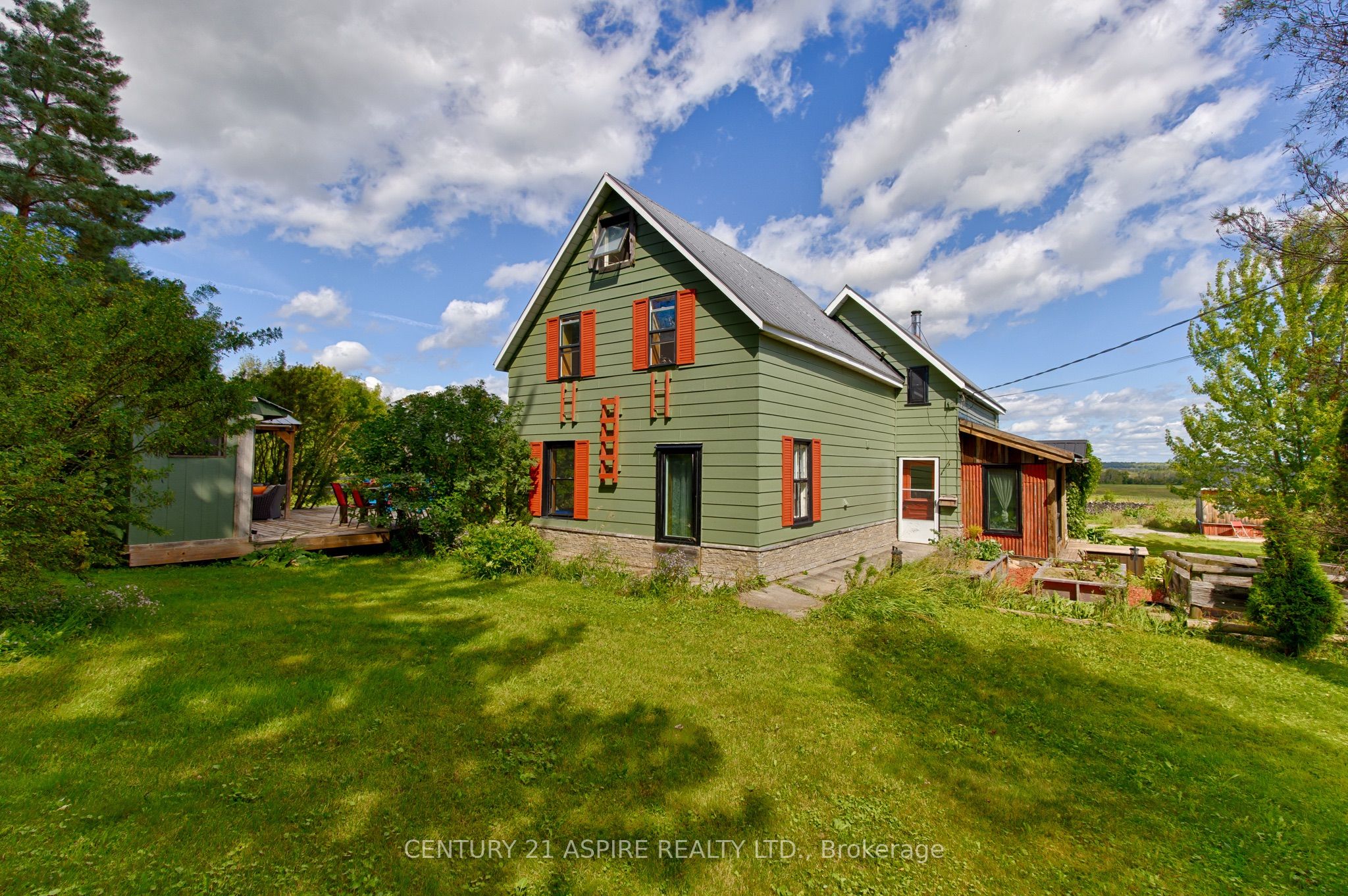 2552 Micksburg Road, Laurentian Valley, ON K8A 6W4