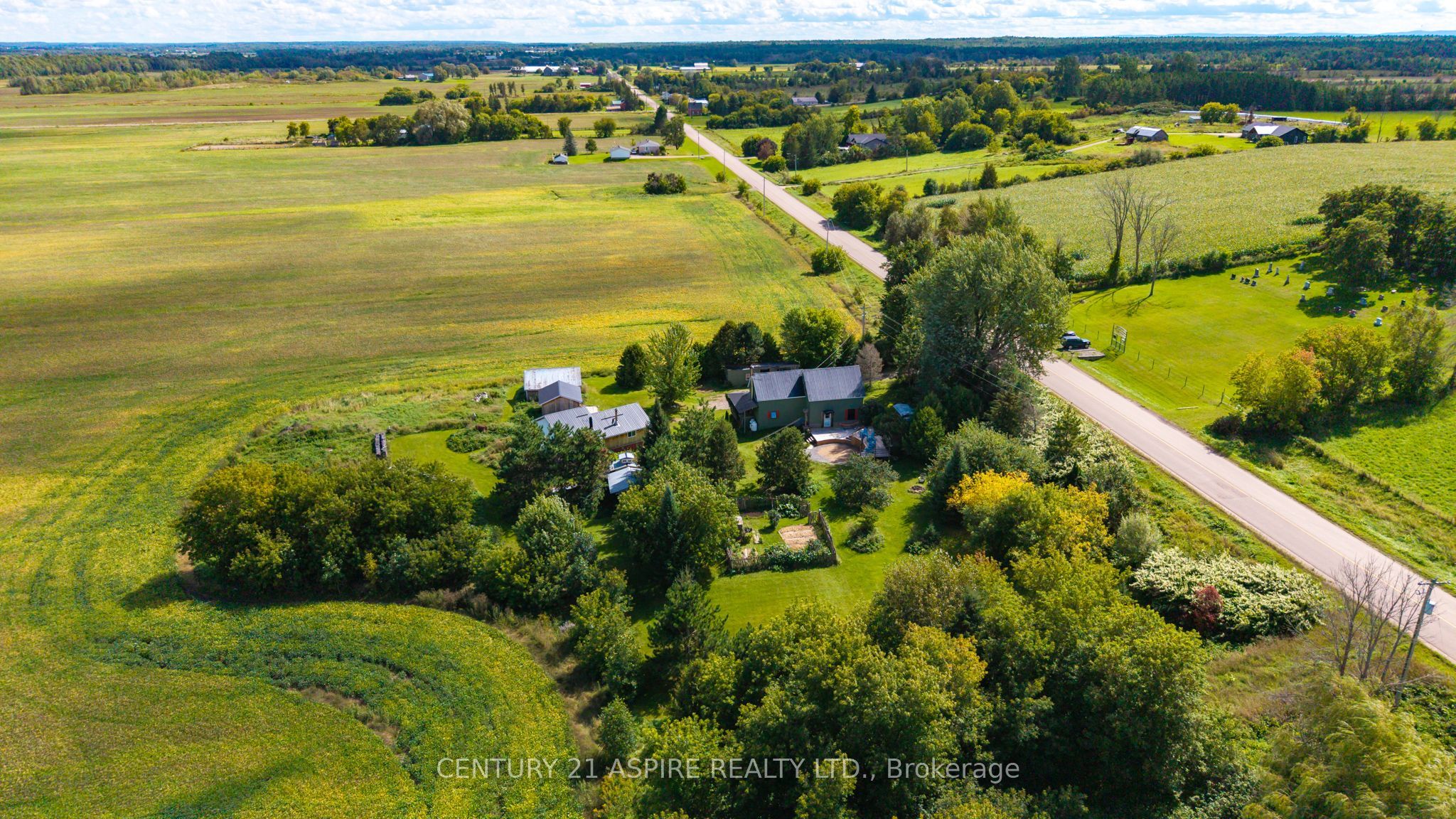 2552 Micksburg Road, Laurentian Valley, ON K8A 6W4 photo 3