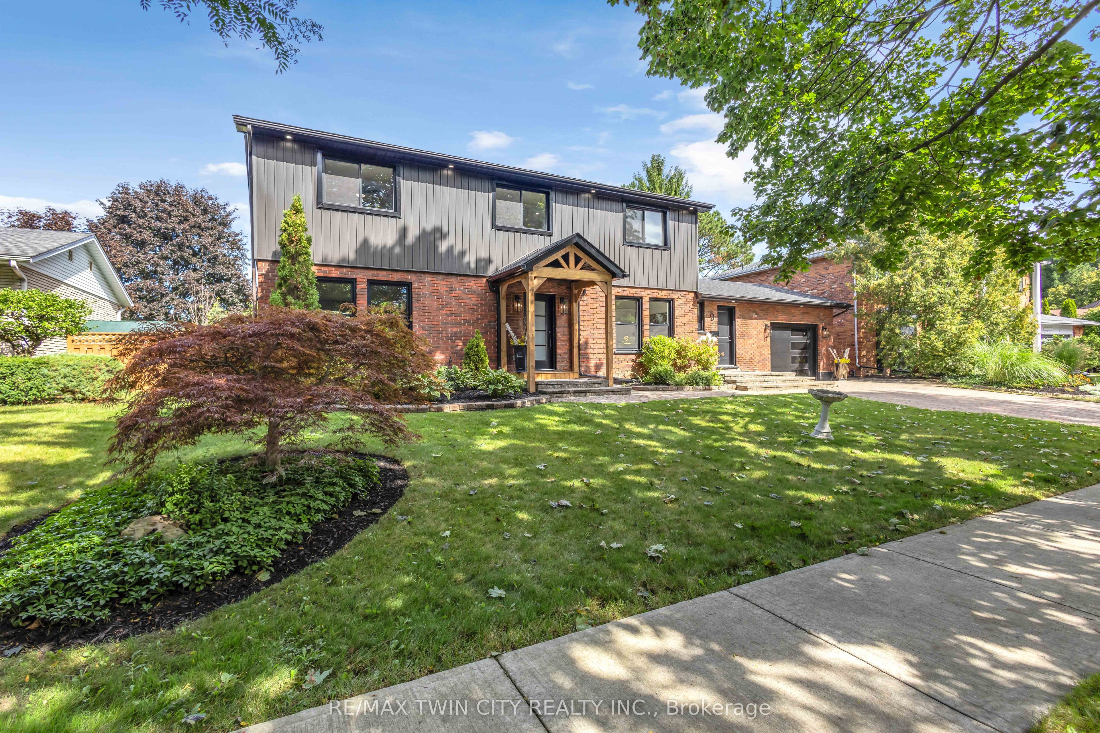 9 Rollingwood Crescent, Brantford, ON N3R 5Z7
