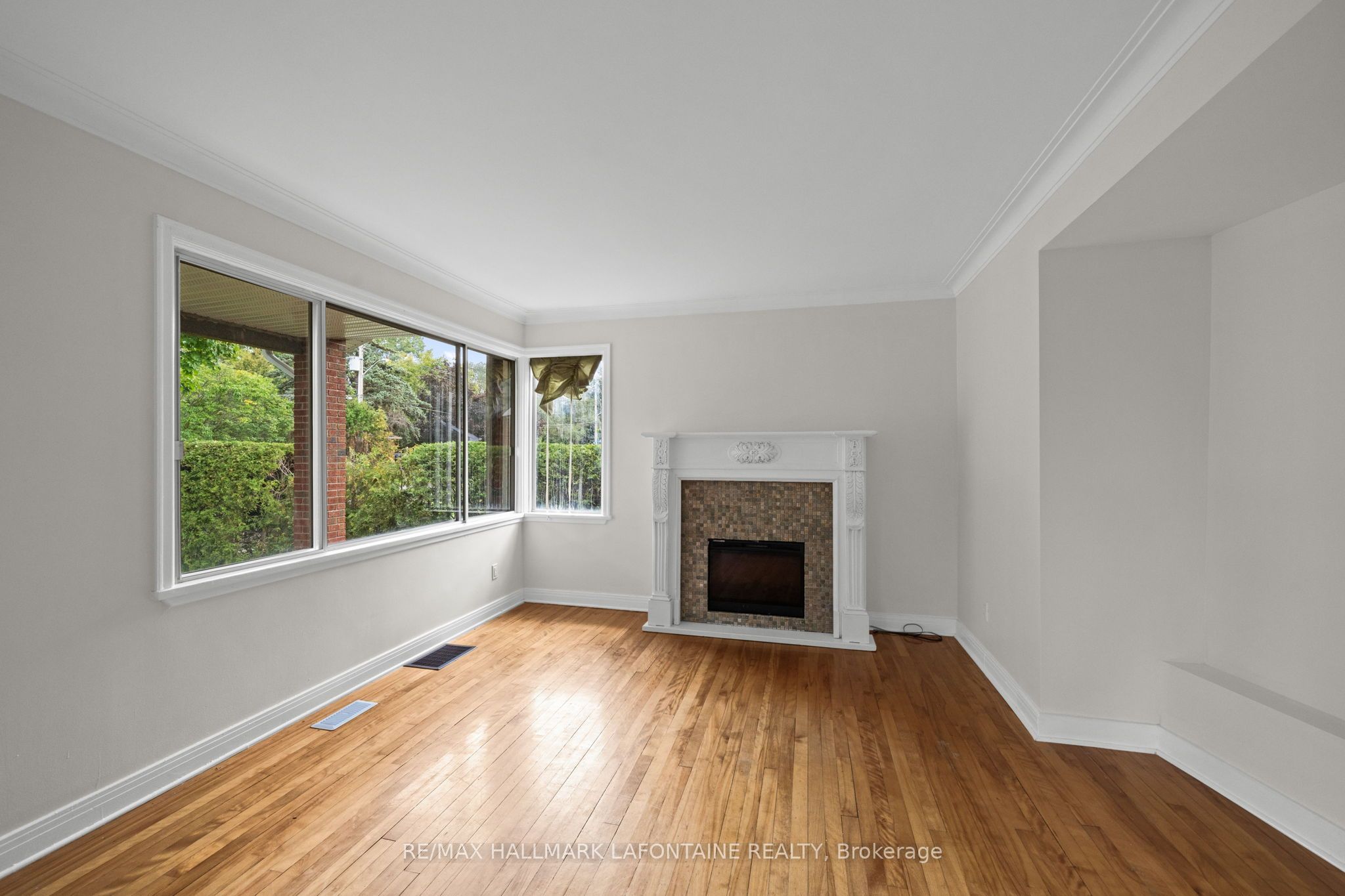 828 Roseview Avenue, Britannia Heights - Queensway Terrace N and Area, ON K2B 6J4 photo 5