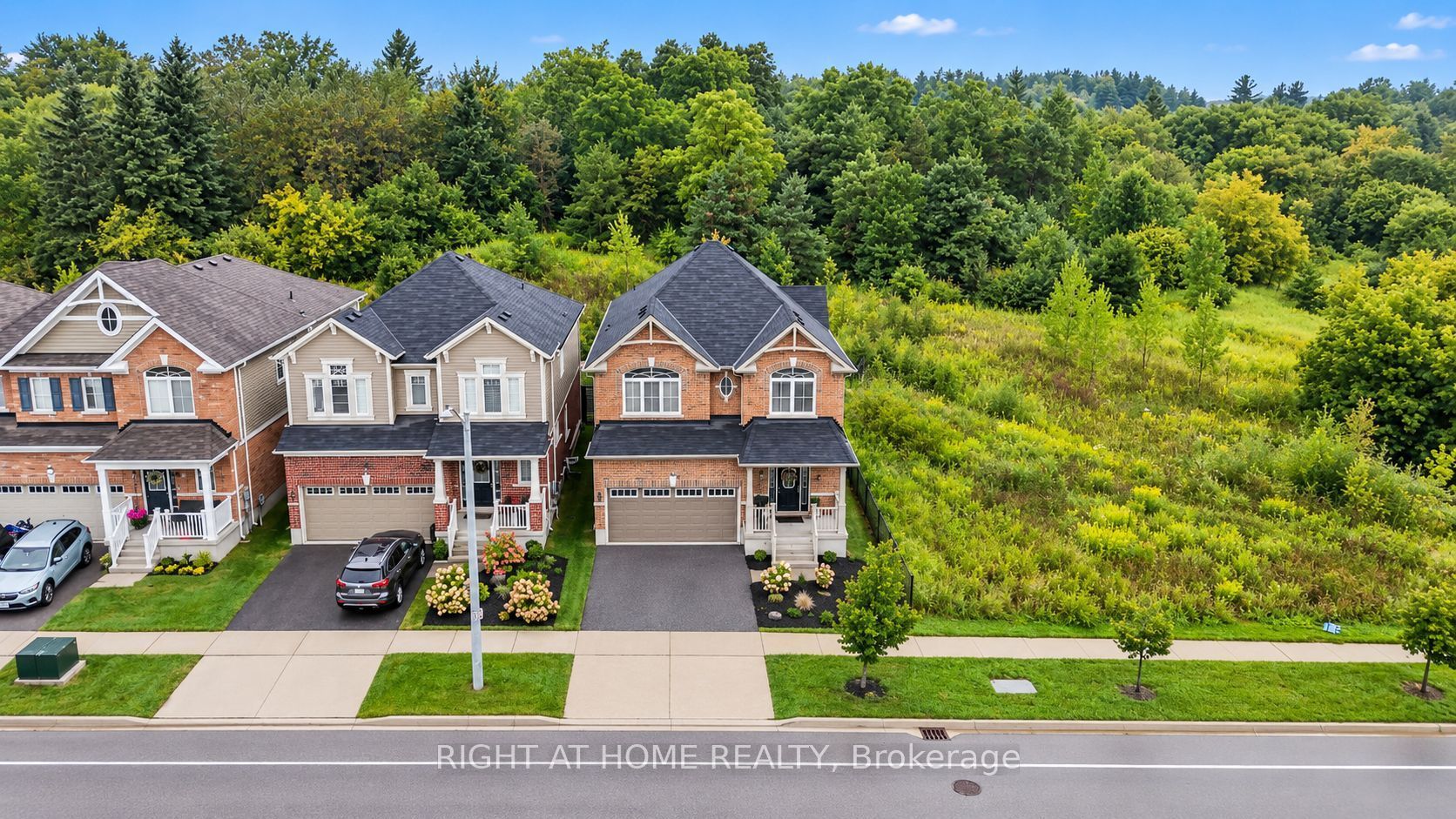 404 Equestrian Way, Cambridge, ON N3E 0B9 photo 2