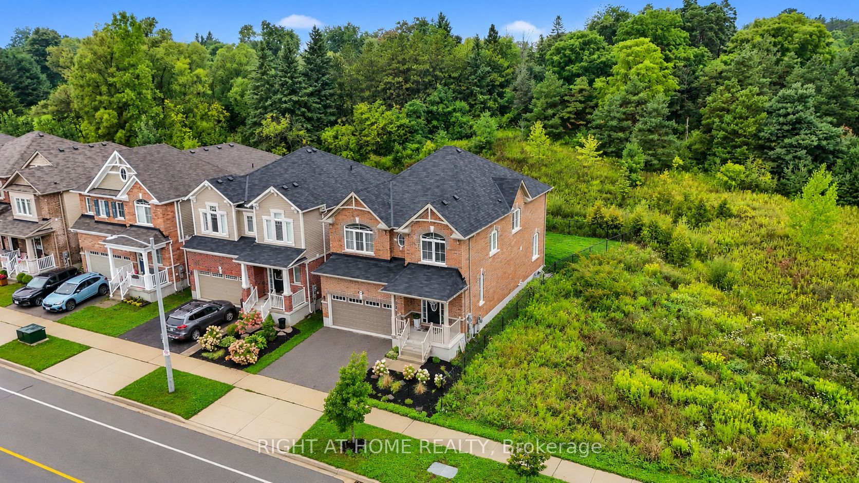 404 Equestrian Way, Cambridge, ON N3E 0B9 photo 3