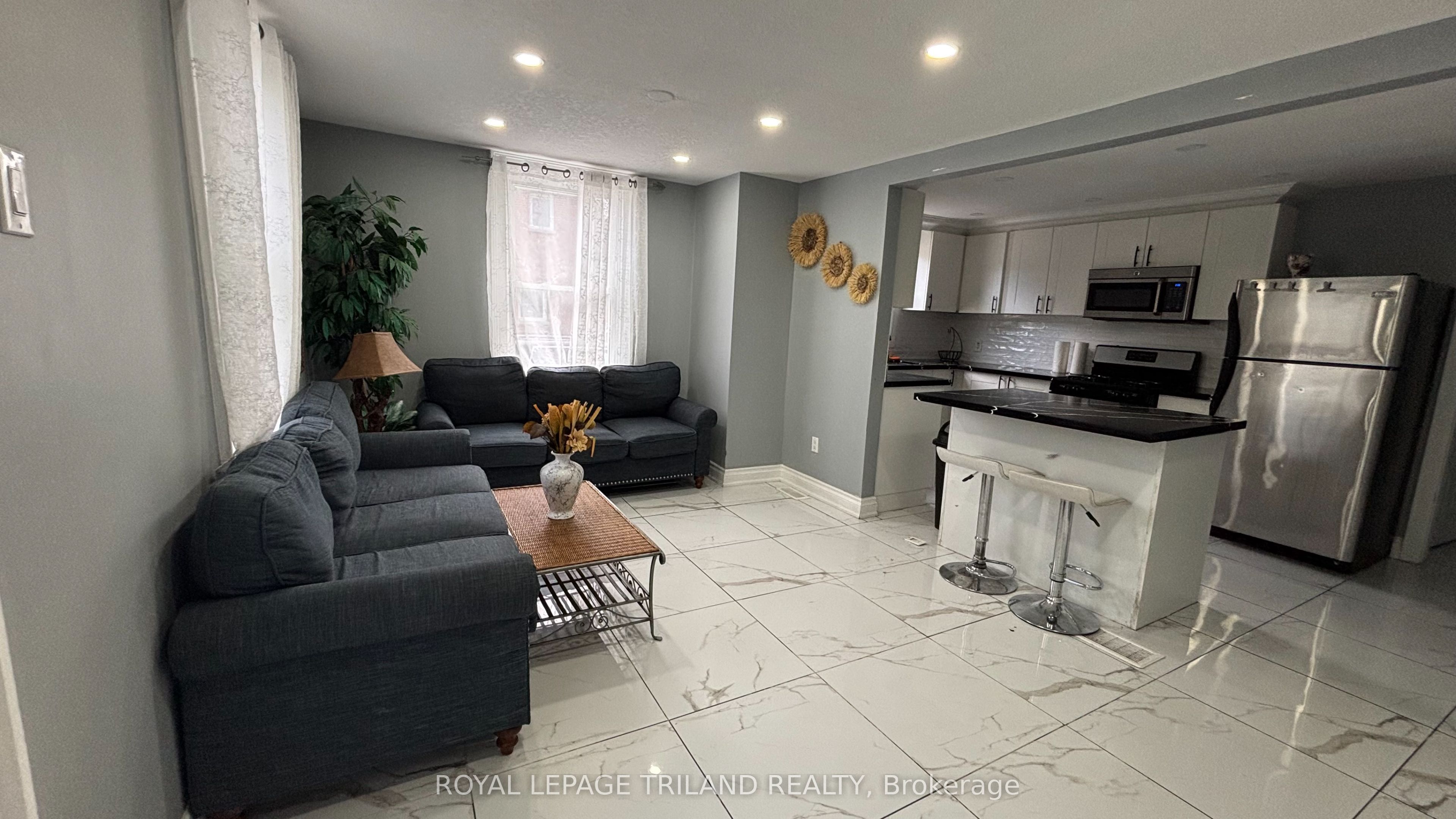 332 Colborne Street Main, Central Elgin, ON N5L 1B4 photo 2