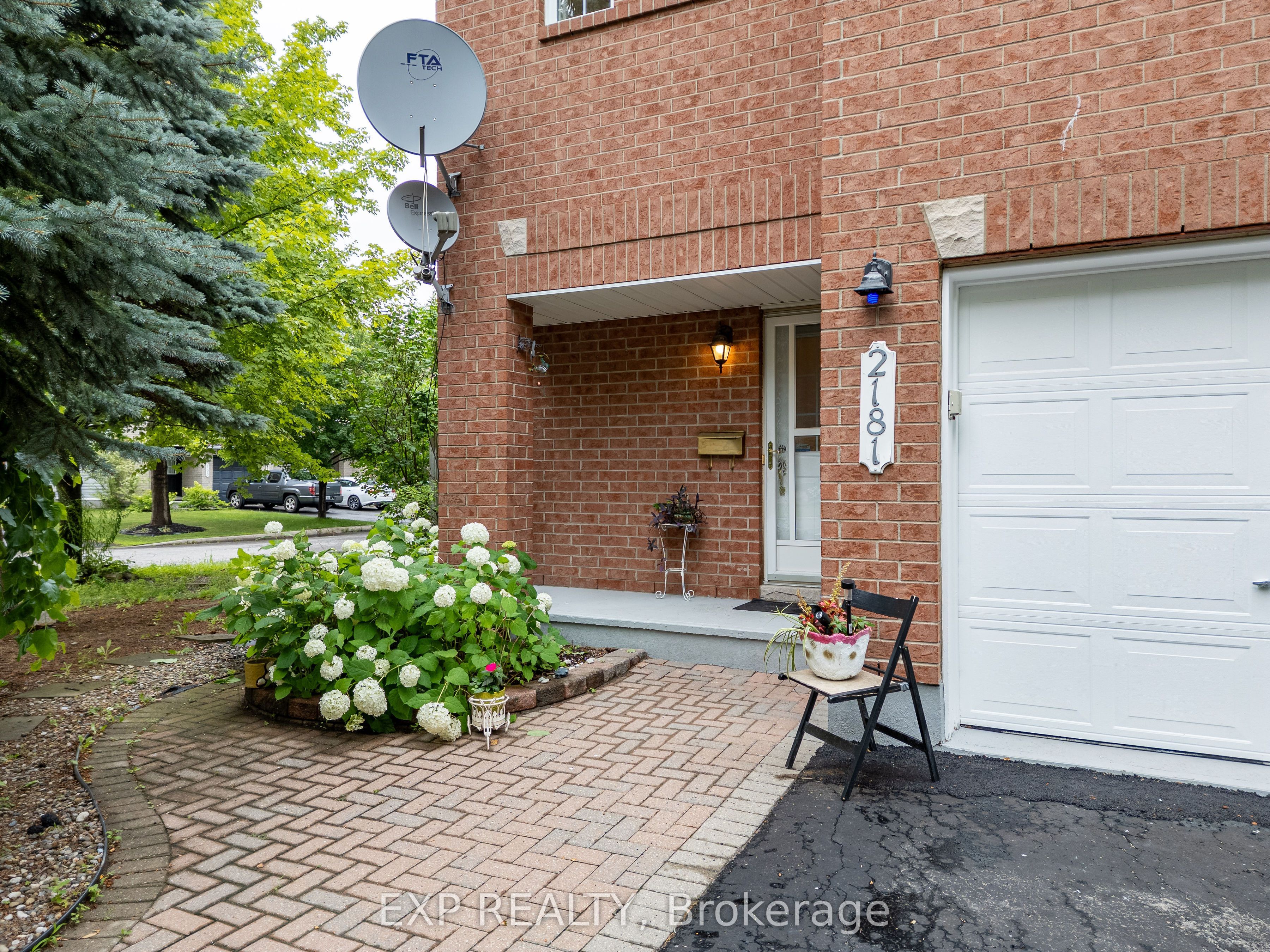2181 Sunmeadow Street, Orleans - Cumberland and Area, ON K4A 4W1 photo 2