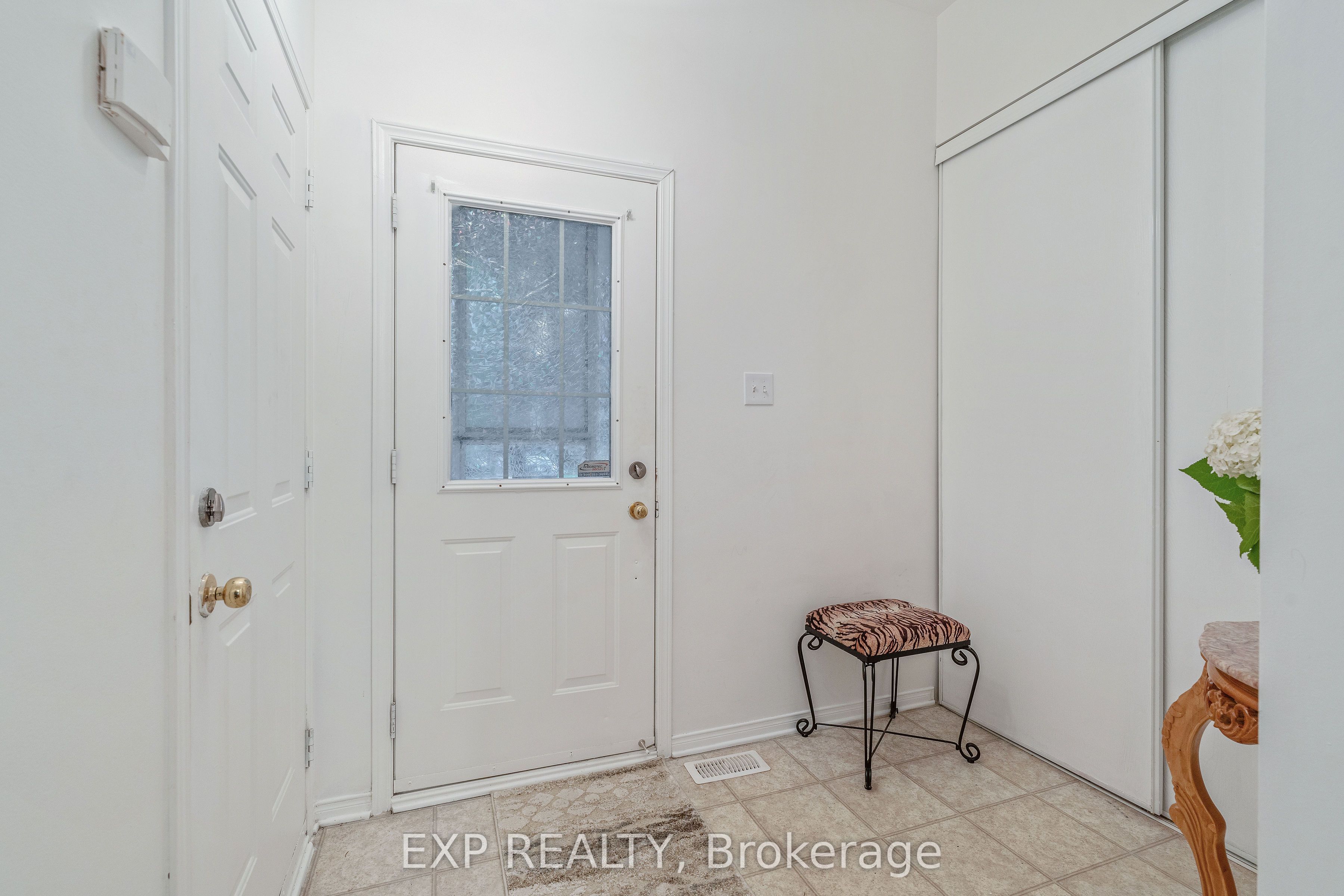 2181 Sunmeadow Street, Orleans - Cumberland and Area, ON K4A 4W1 photo 3