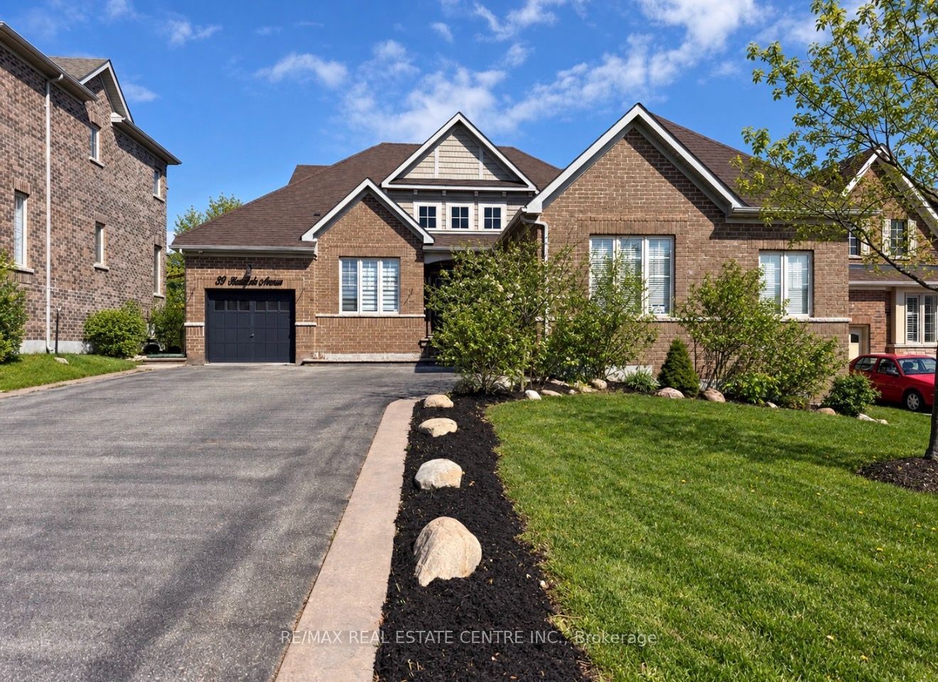 33 Stonegate Avenue, Mono, ON L9W 6X1