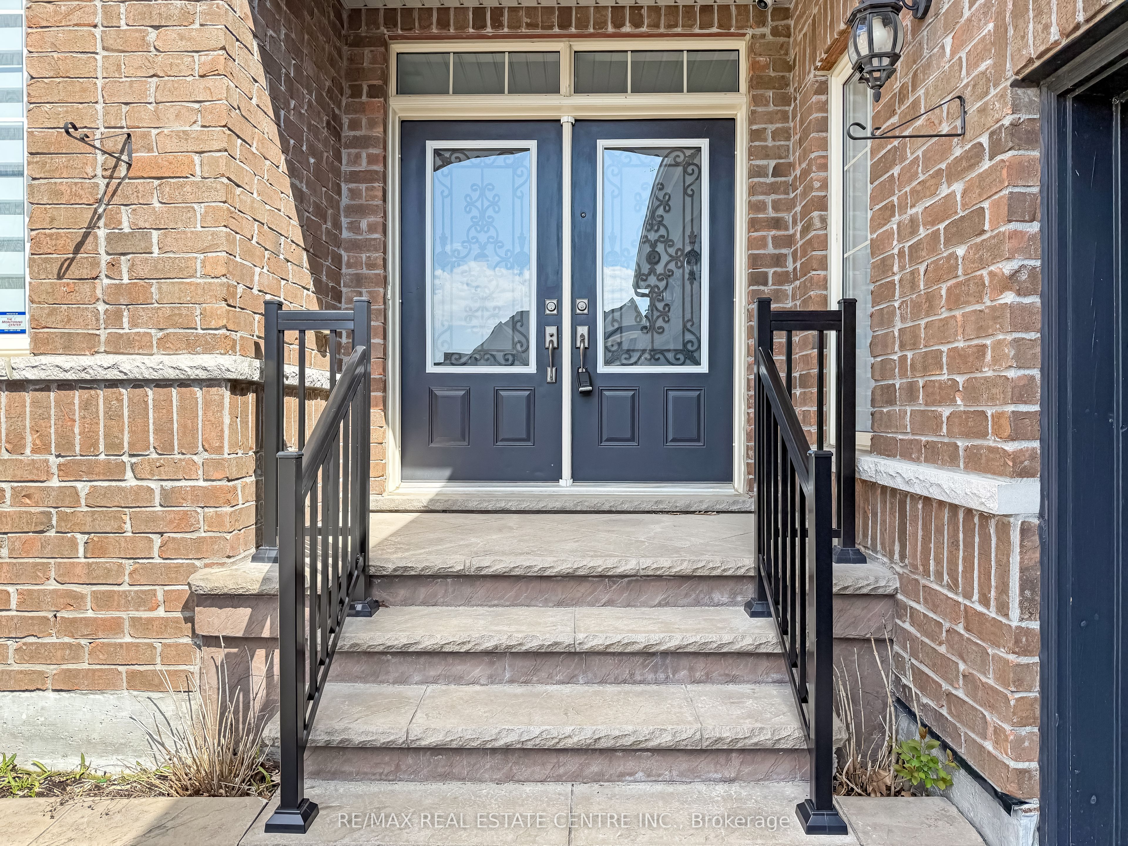 33 Stonegate Avenue, Mono, ON L9W 6X1 photo 2