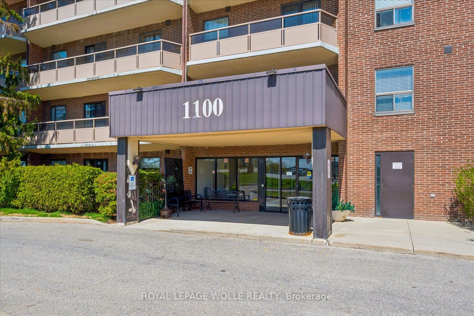 1100 Courtland Avenue E 302, Kitchener, ON N2C 2H9 photo 3