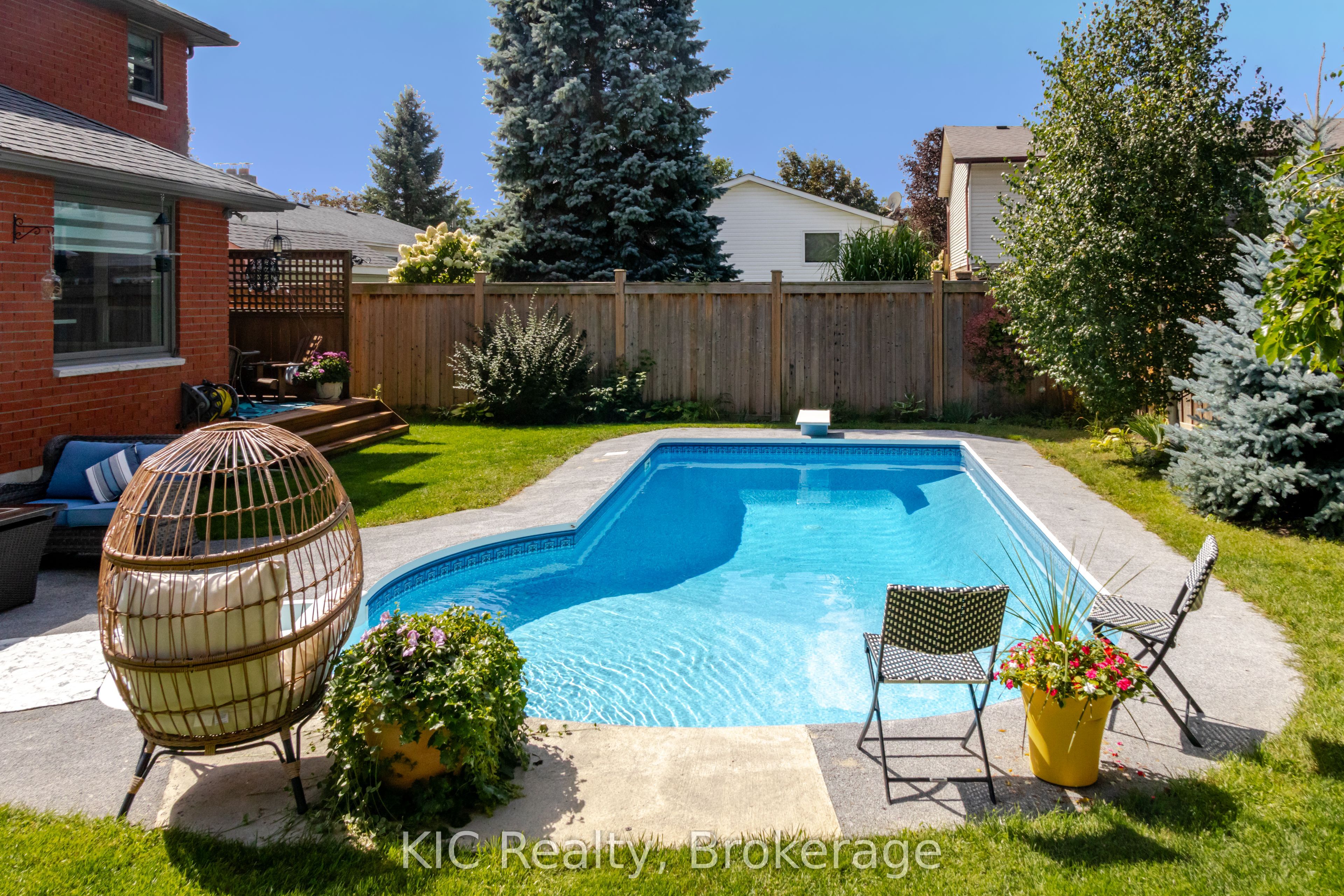 2138 Lorraine Drive, Peterborough, ON K9L 1X4 photo 2