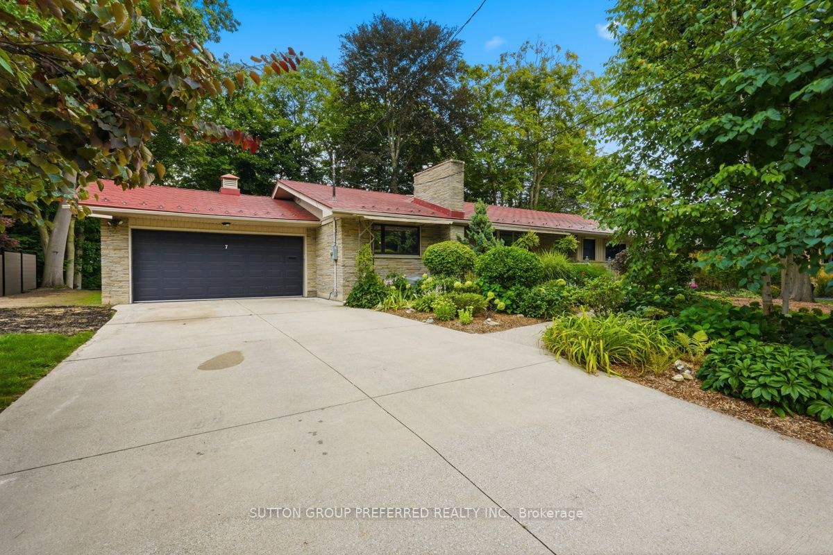7 Metamora Crescent, London North, ON N6G 1R2