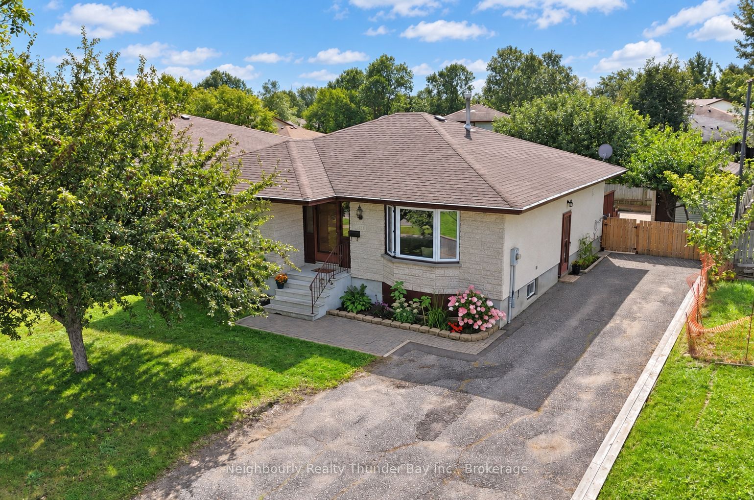 207 London Drive, Thunder Bay, ON P7A 7Z6 photo 2