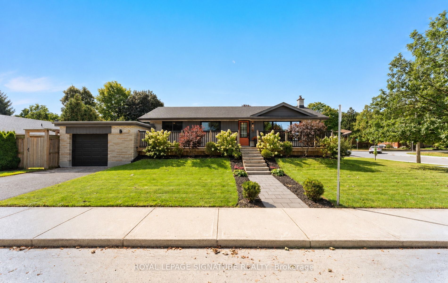 4 Algoma Crescent, Hamilton, ON L9C 1S6