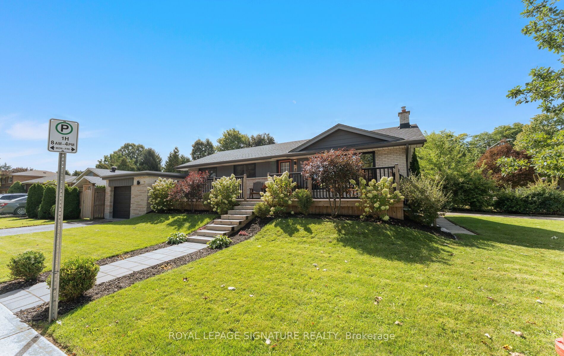 4 Algoma Crescent, Hamilton, ON L9C 1S6 photo 2