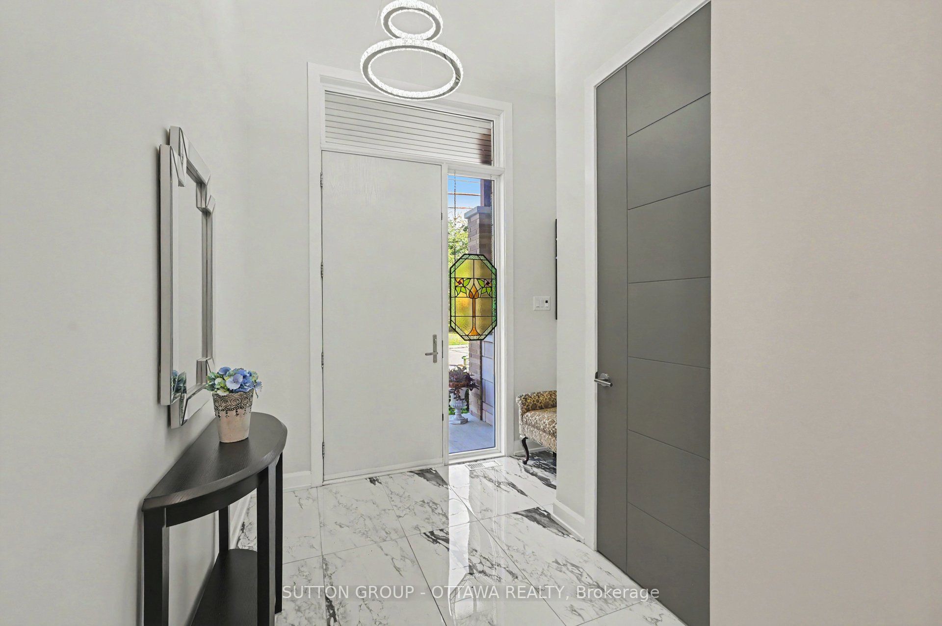 48B Byron Avenue, Tunneys Pasture and Ottawa West, ON K1Y 3J1 photo 3