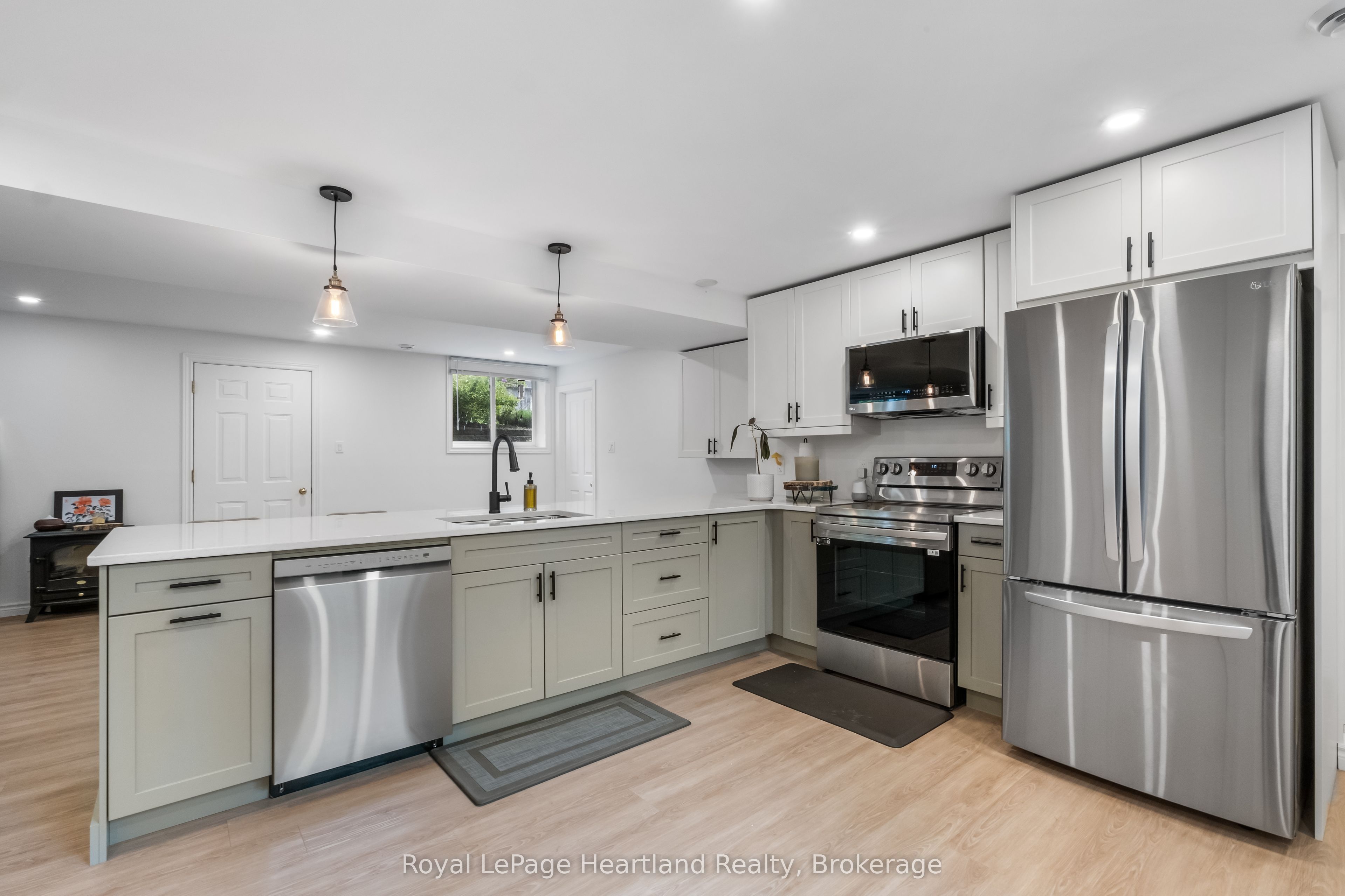 43 RAGLAN Street E 2, Goderich, ON N7A 1G6 photo 2