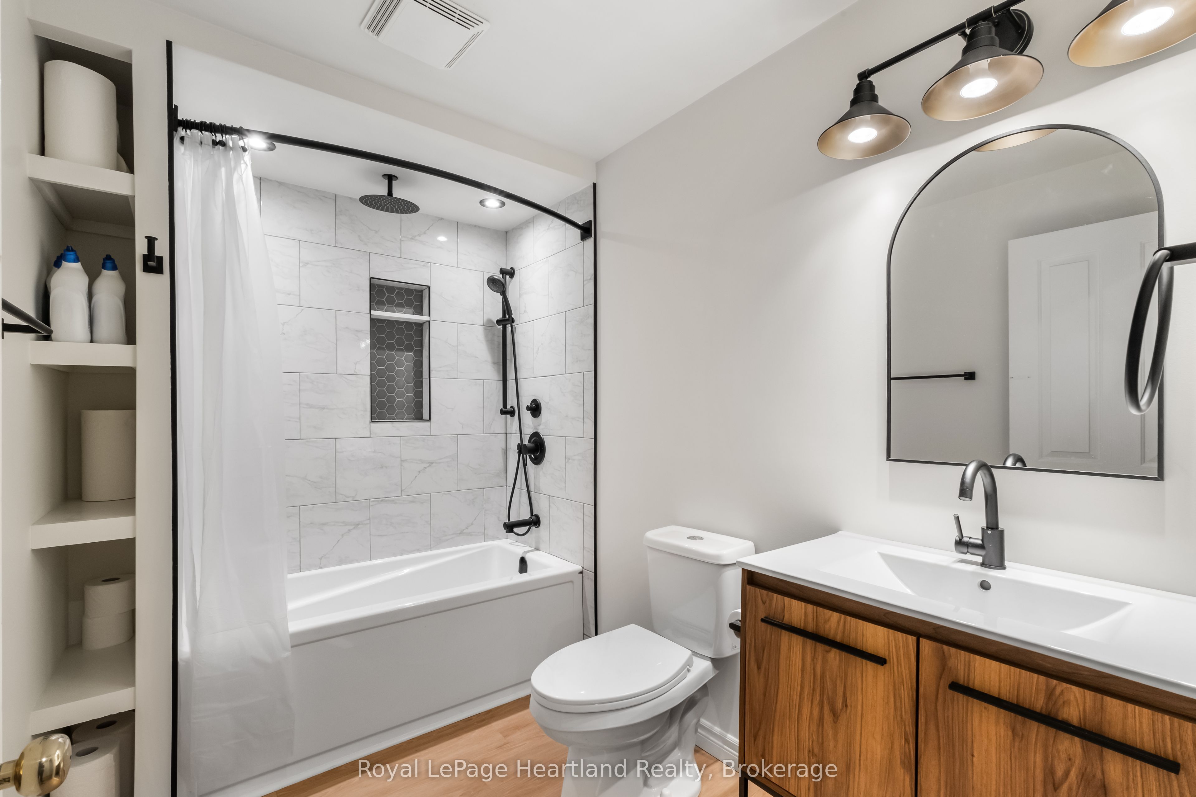 43 RAGLAN Street E 2, Goderich, ON N7A 1G6 photo 3