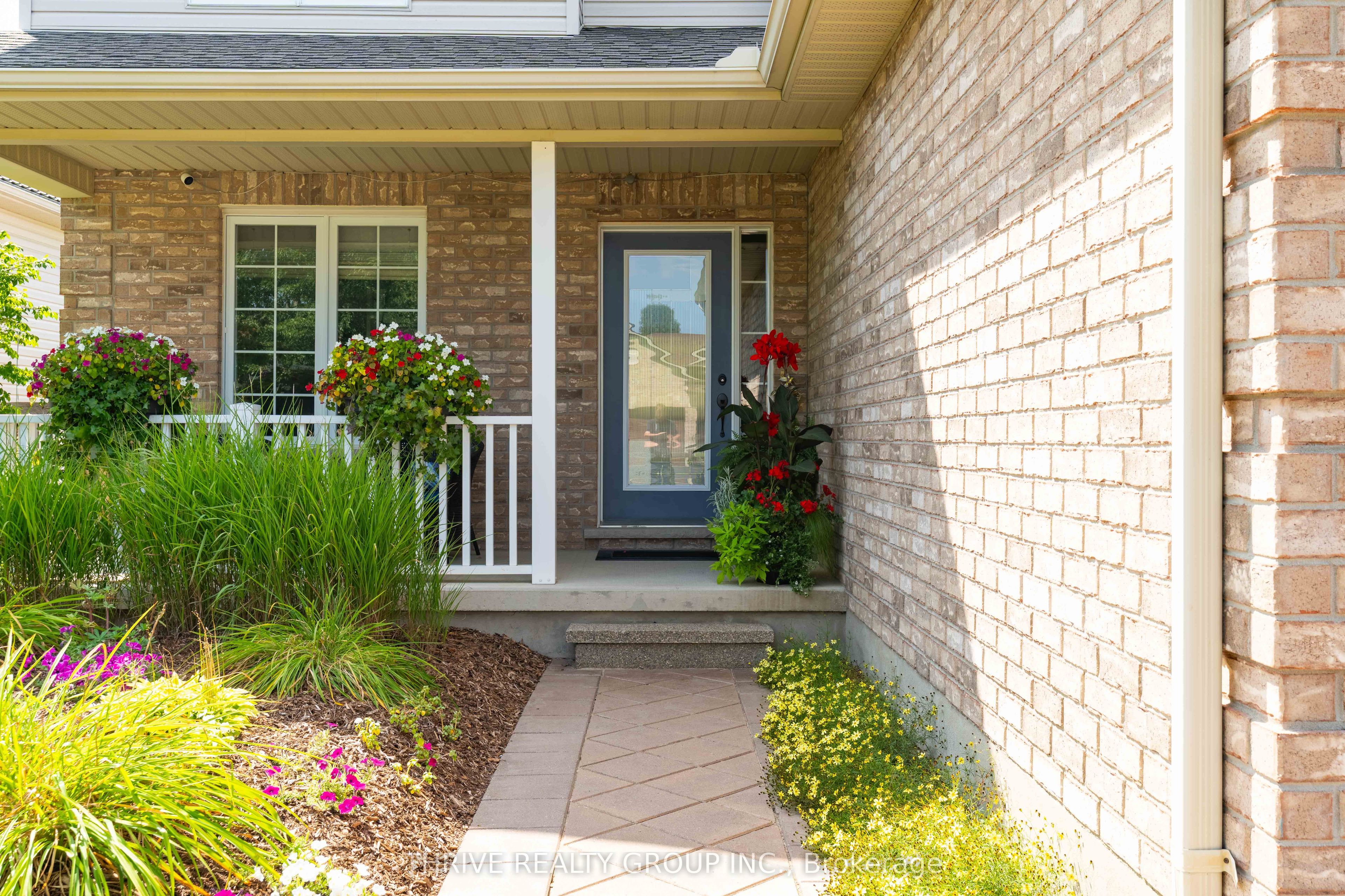 175 Forest Grove Crescent, Thames Centre, ON N0L 1G3 photo 4
