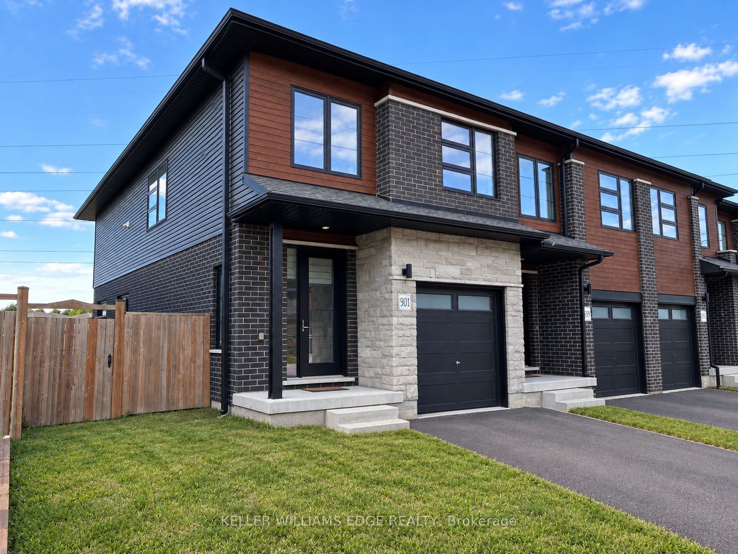 901 Robert Ferrie Drive, Kitchener, ON N2R 0P2 photo 2