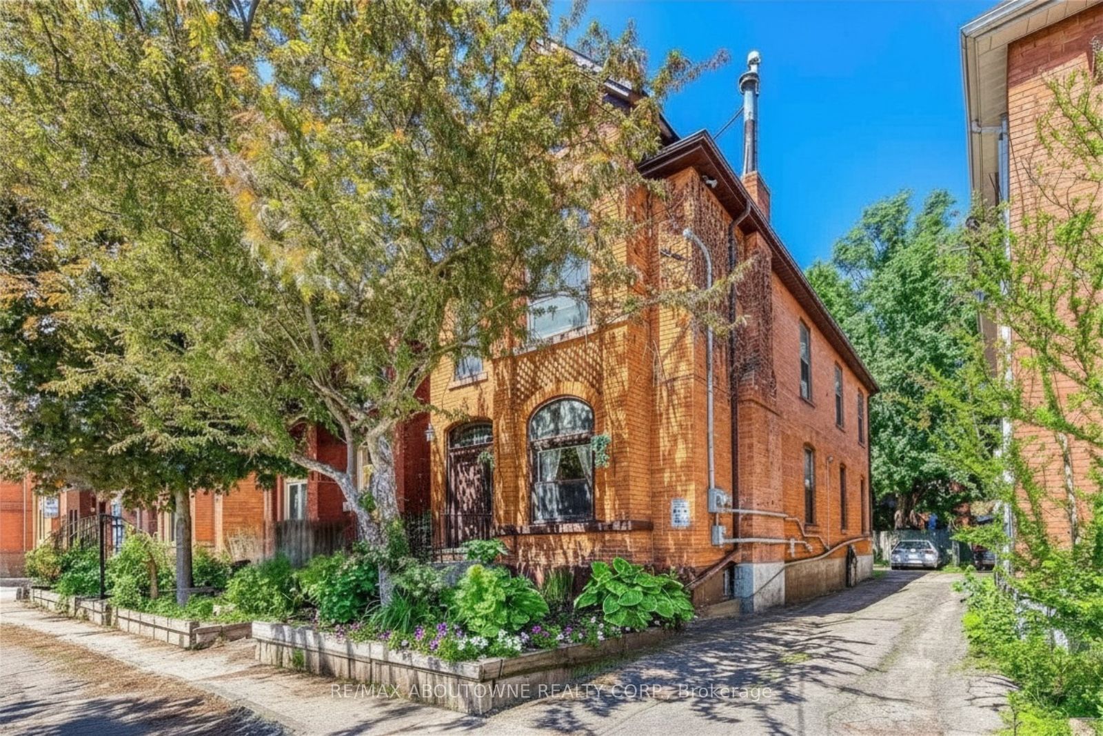 100 Grant Avenue, Hamilton, ON L8N 2X7