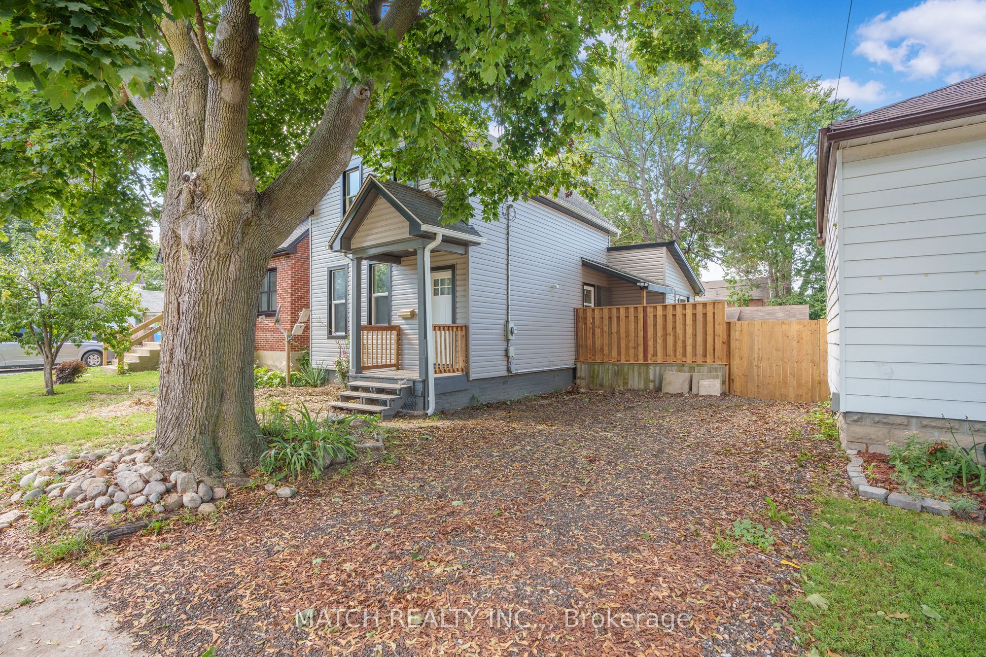 87 Gray Street, Chatham-Kent, ON N7M 1T1 photo 2