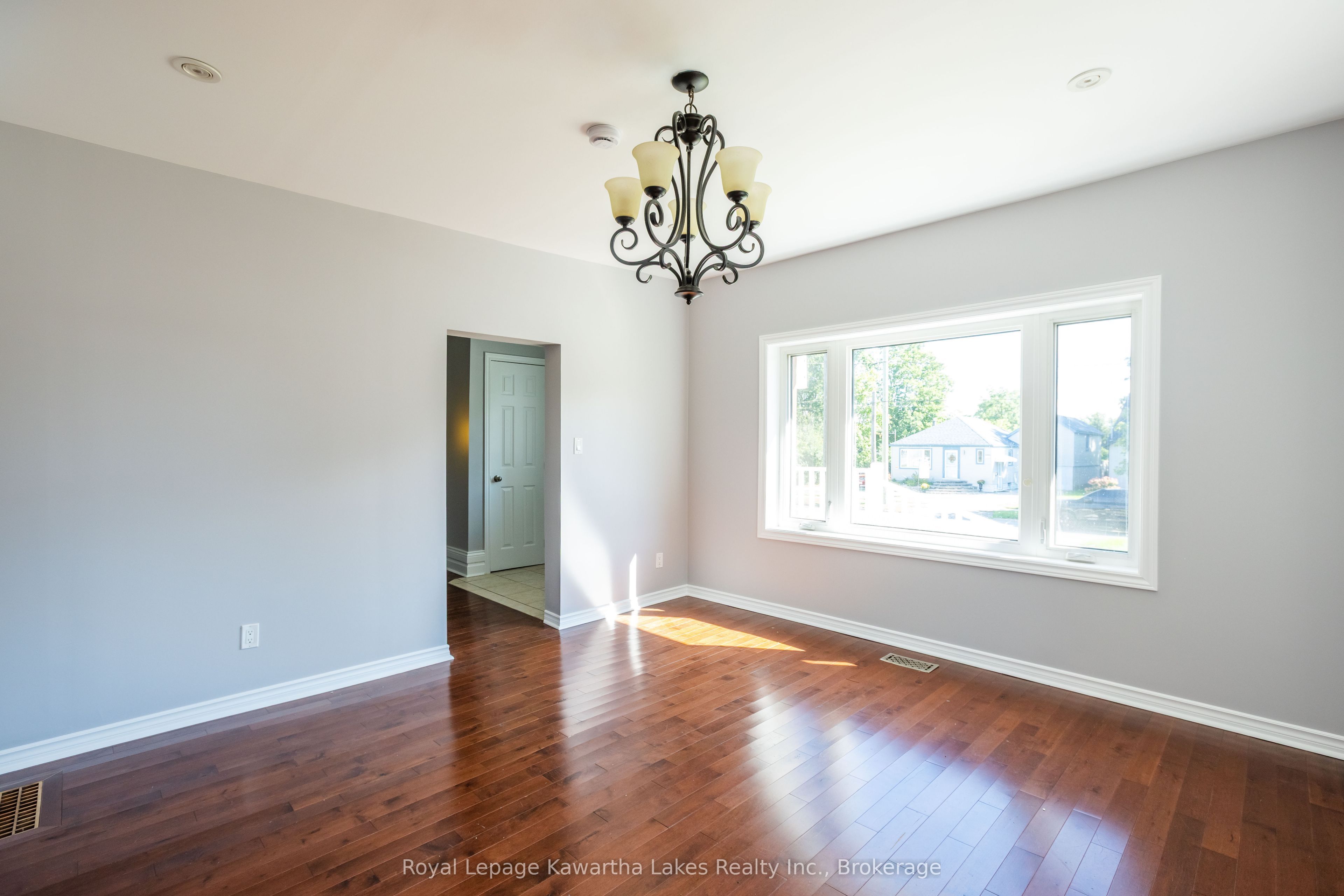 71 Victoria Avenue N, Kawartha Lakes, ON K9V 4G8 photo 3