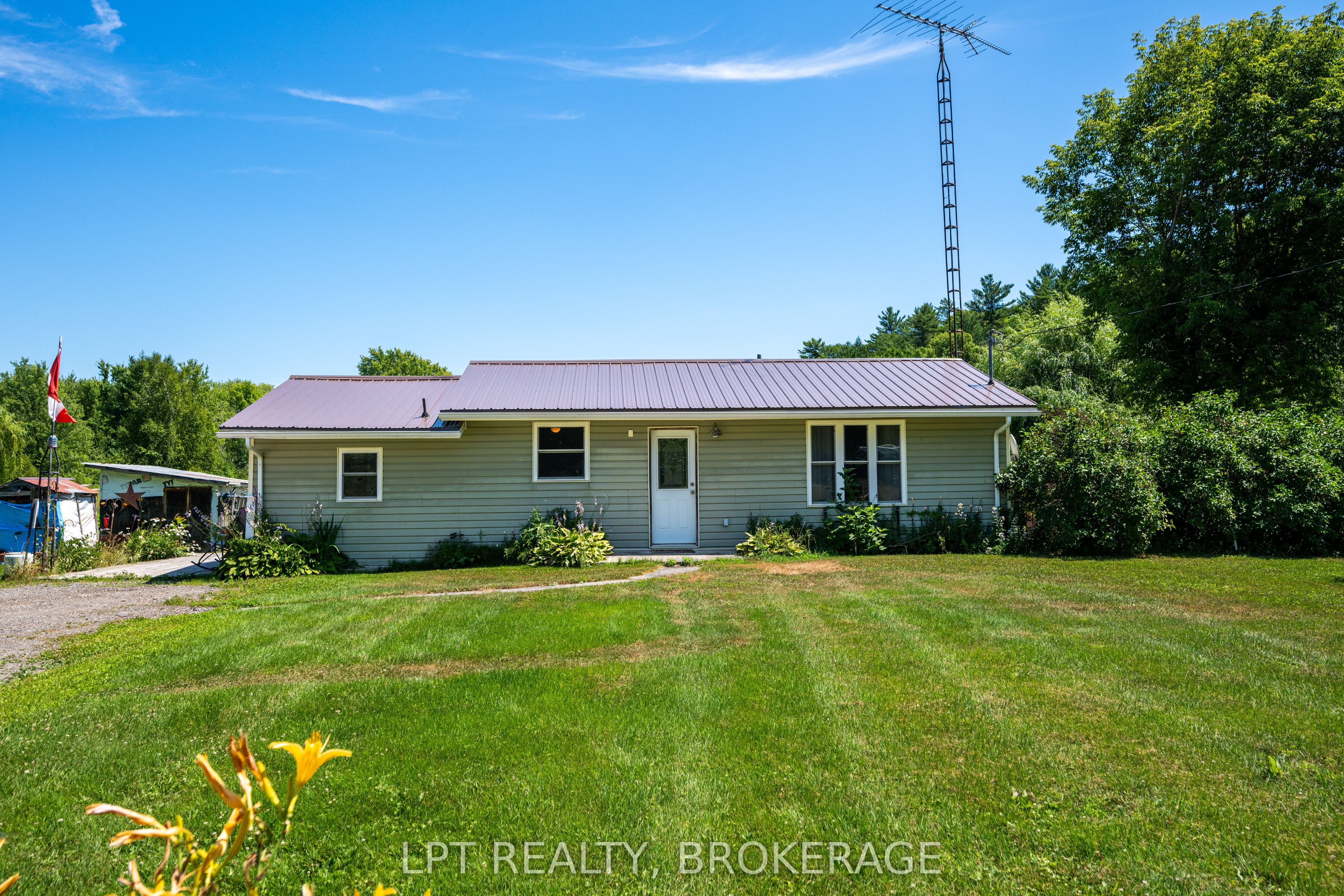 743 Highway 15, Rr#2 Highway, Rideau Lakes, ON K0E 1N0 photo 2