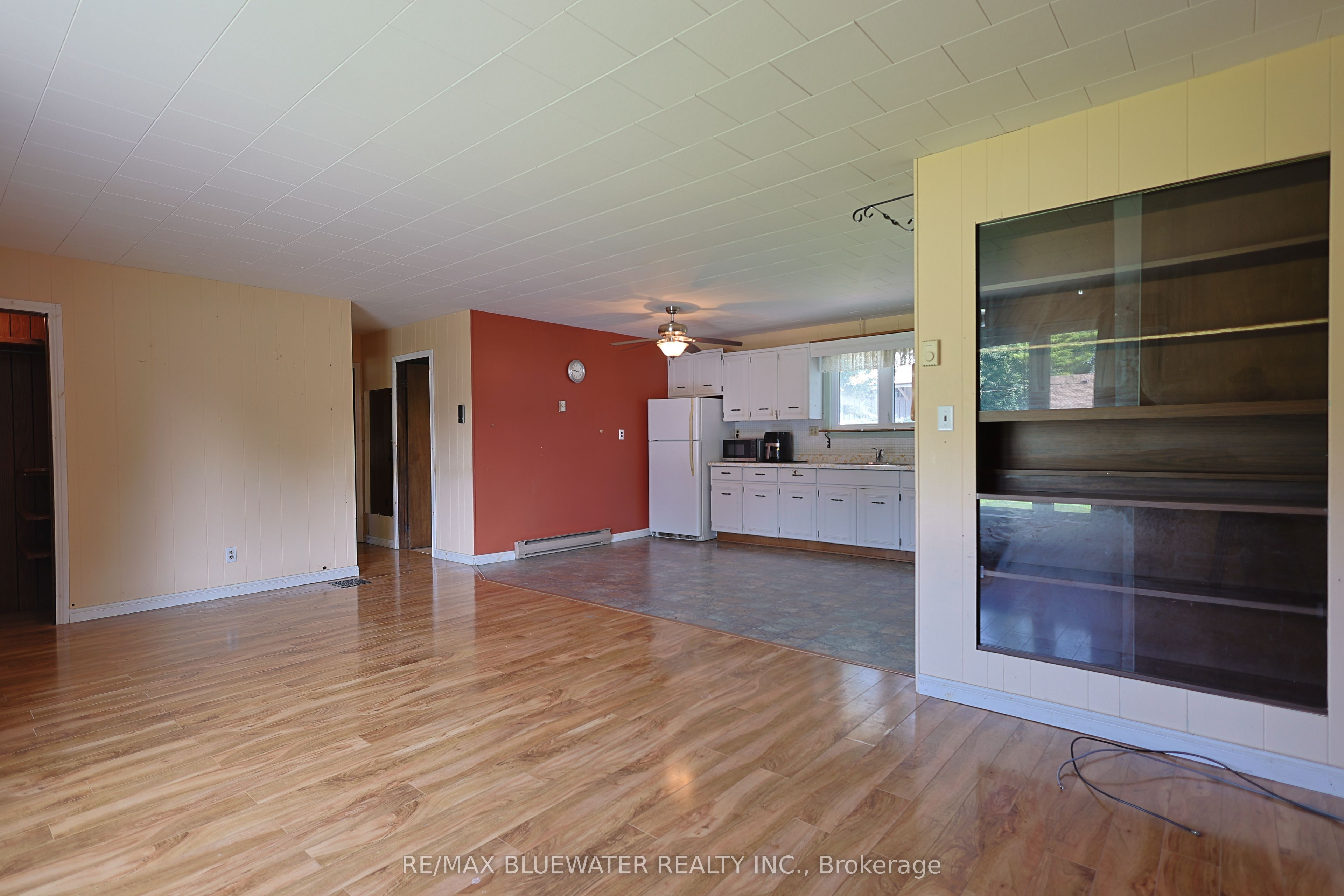 194 West Park Drive, North Middlesex, ON N0M 2K0 photo 2