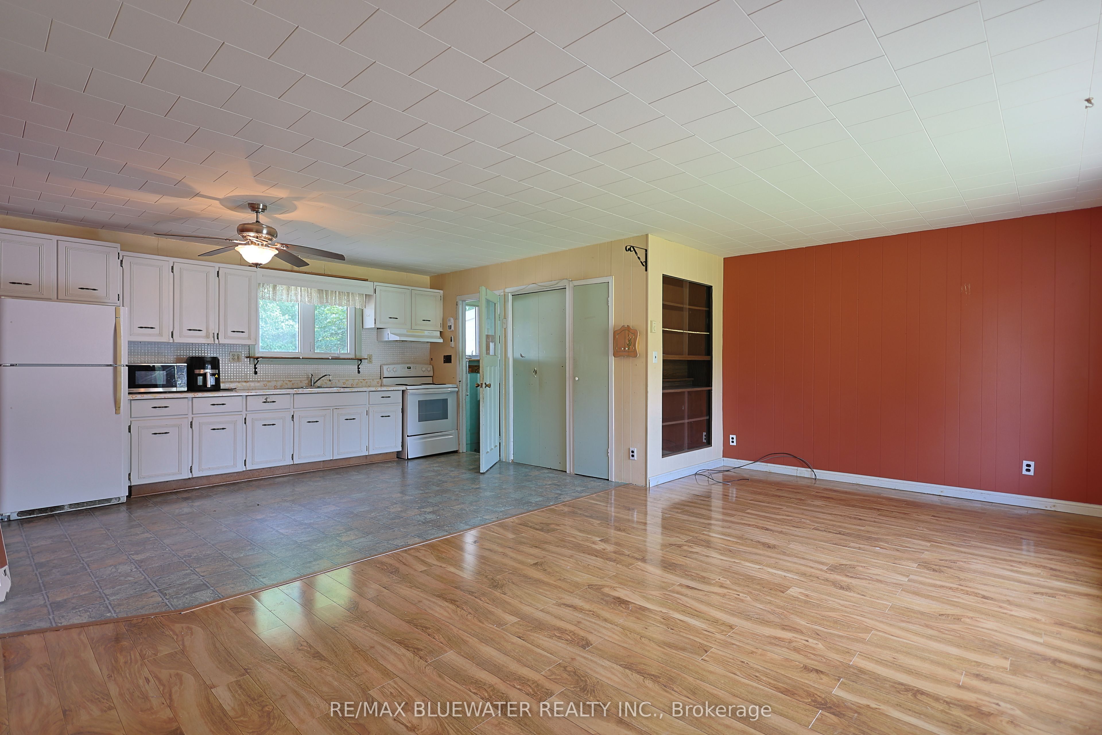 194 West Park Drive, North Middlesex, ON N0M 2K0 photo 3