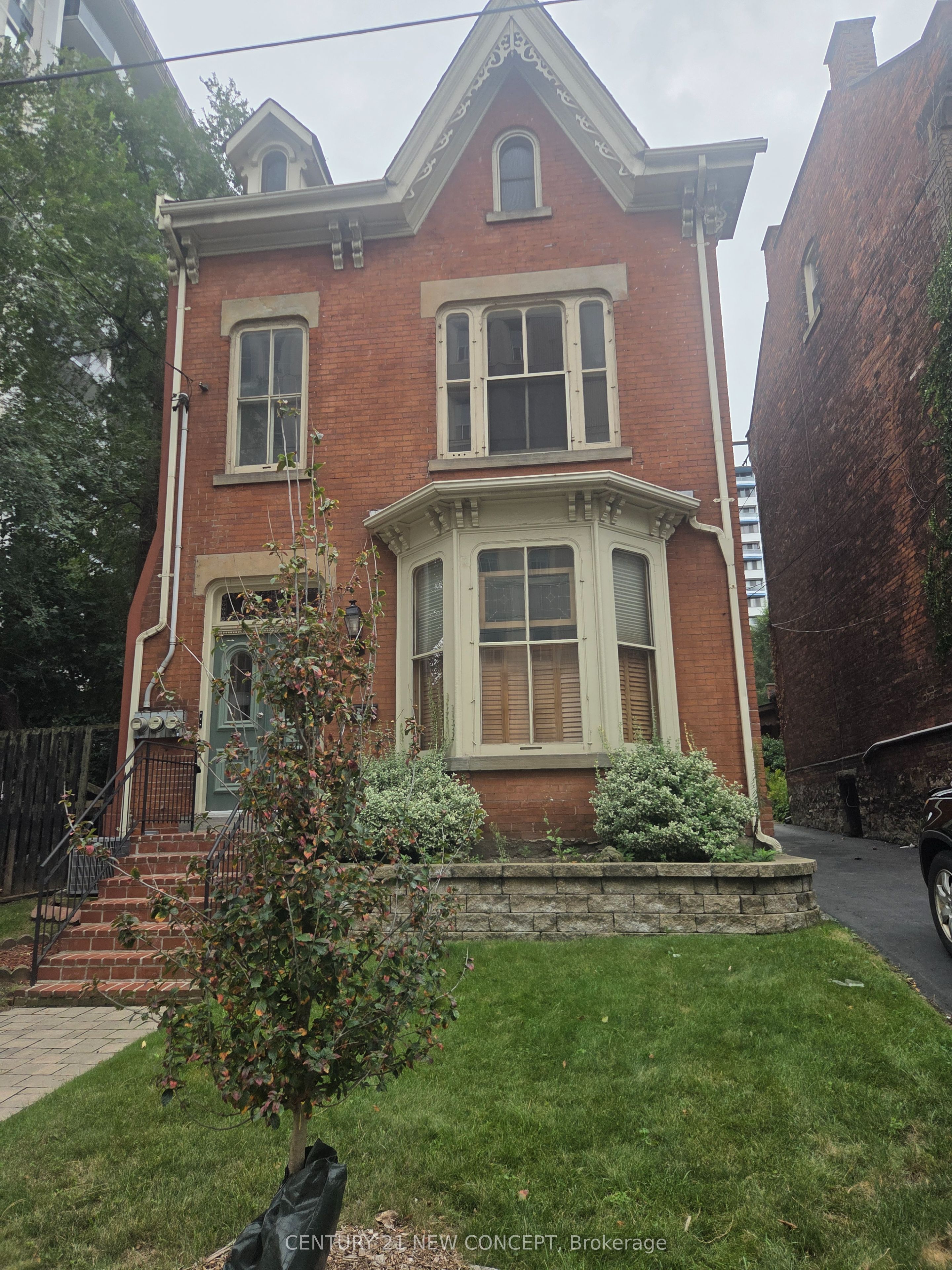 123 Jackson Street W, Hamilton, ON L8P 1L6 photo 2