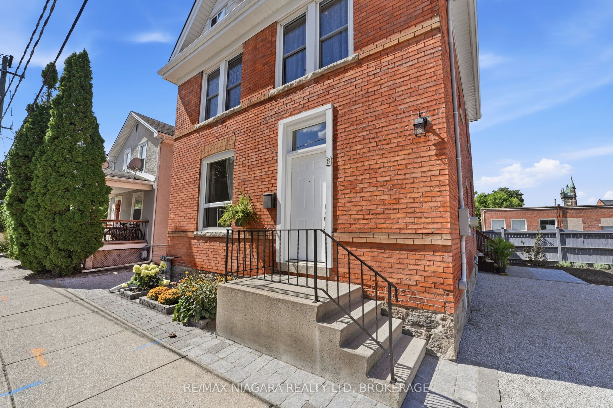 8 Trafalgar Street, St. Catharines, ON L2R 3L7 photo 5