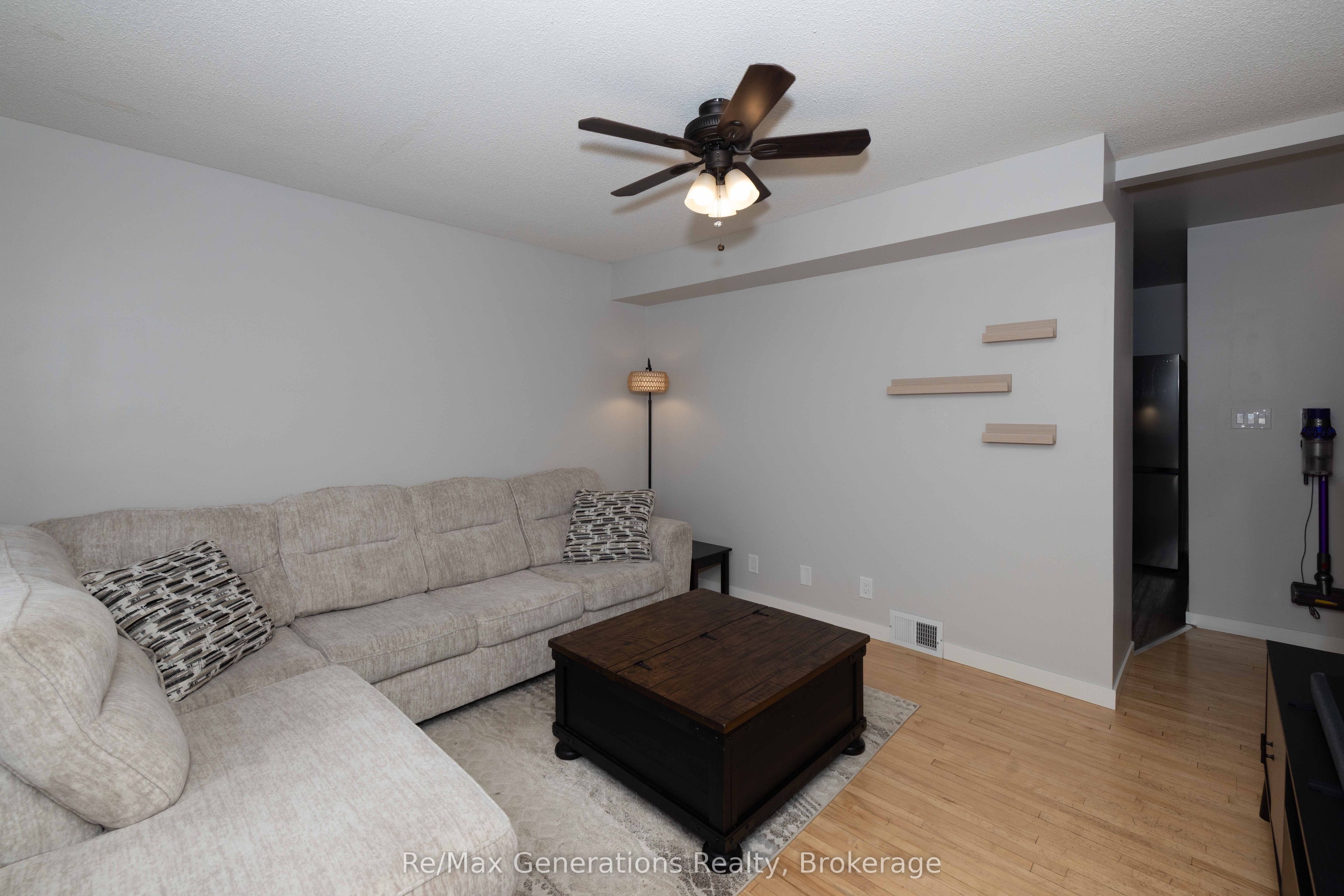 559 Empire Avenue E, Thunder Bay, ON P7E 4S9 photo 3
