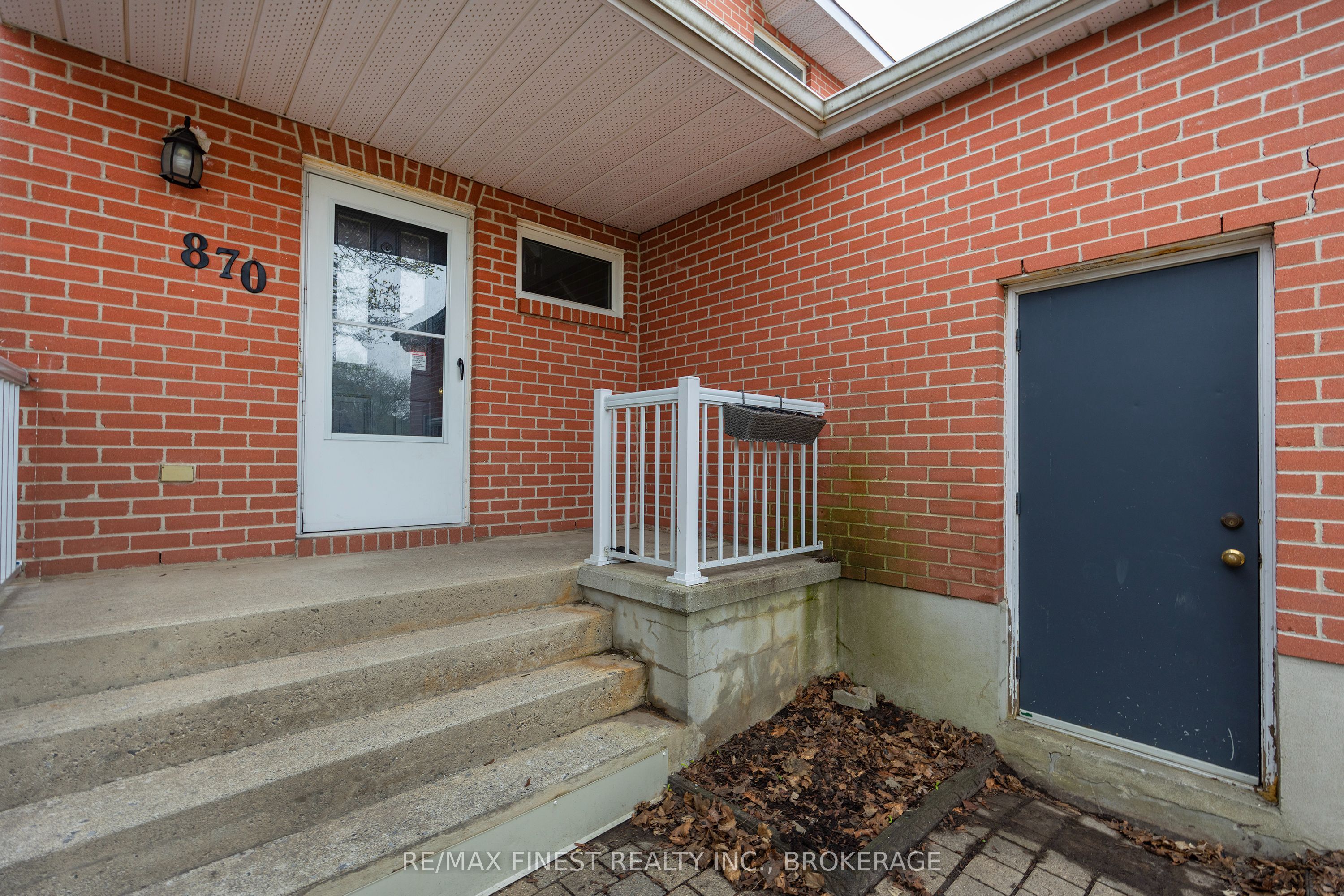 870 WALKER Court, Kingston, ON K7M 8L2 photo 4