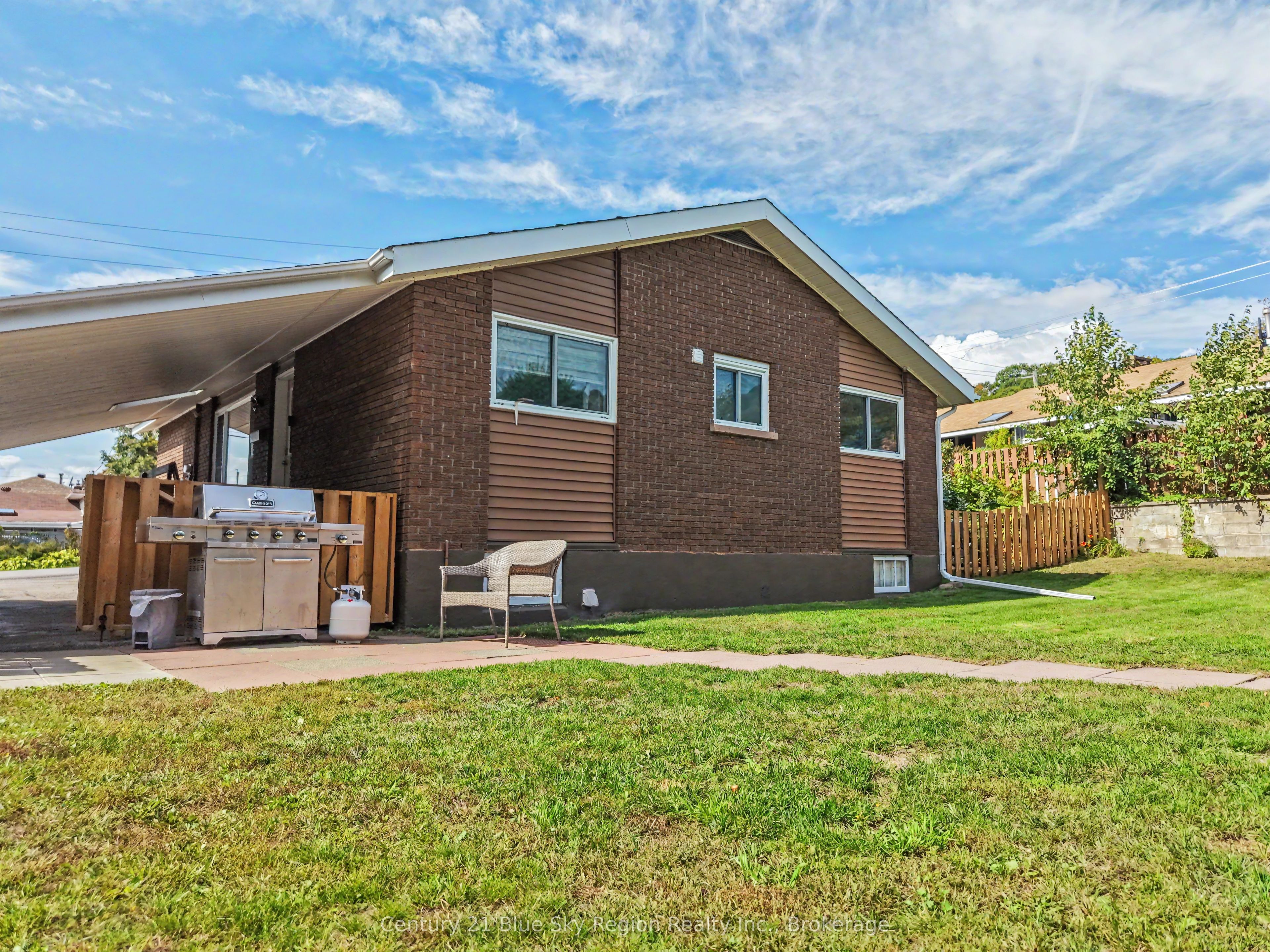 1572 Chapais Street, North Bay, ON P1B 6M4 photo 3