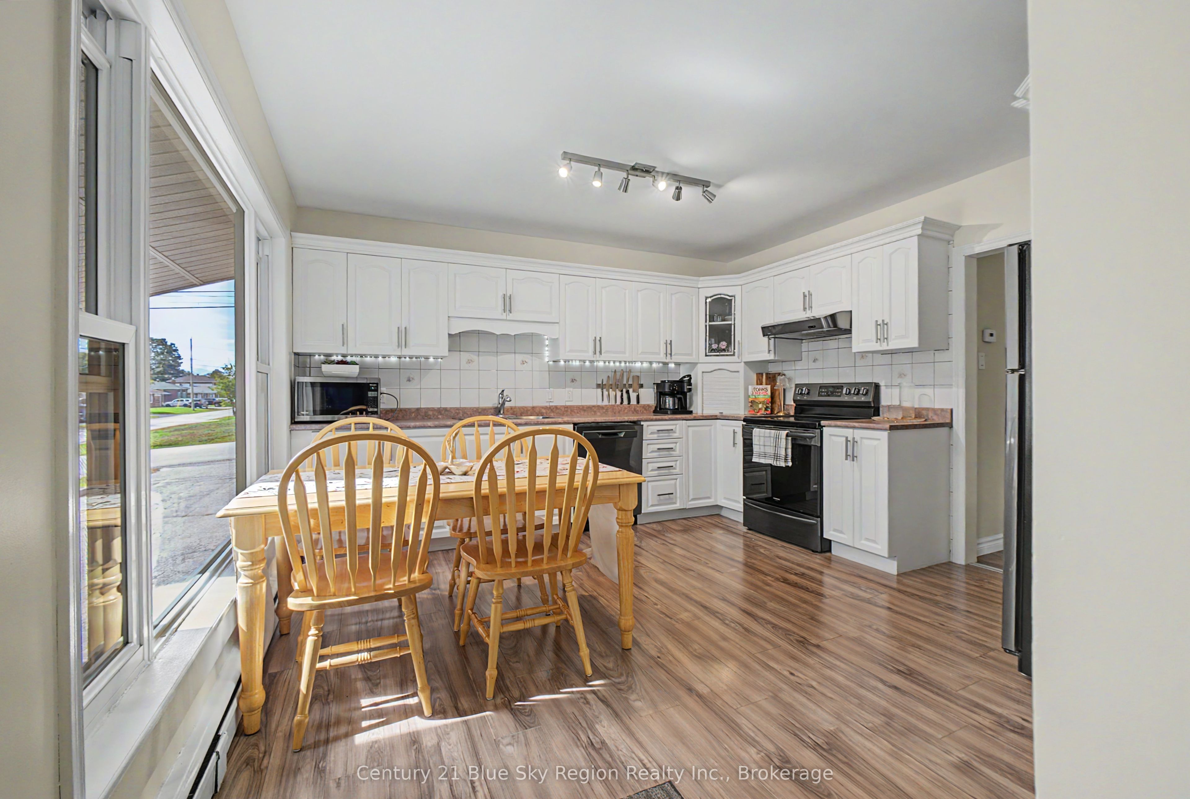 1572 Chapais Street, North Bay, ON P1B 6M4 photo 5