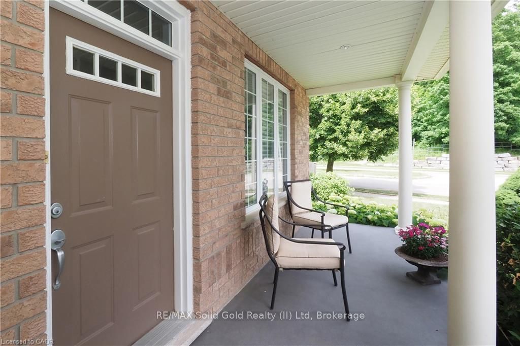 559 Springwater Drive, Waterloo, ON N2V 2K6 photo 3