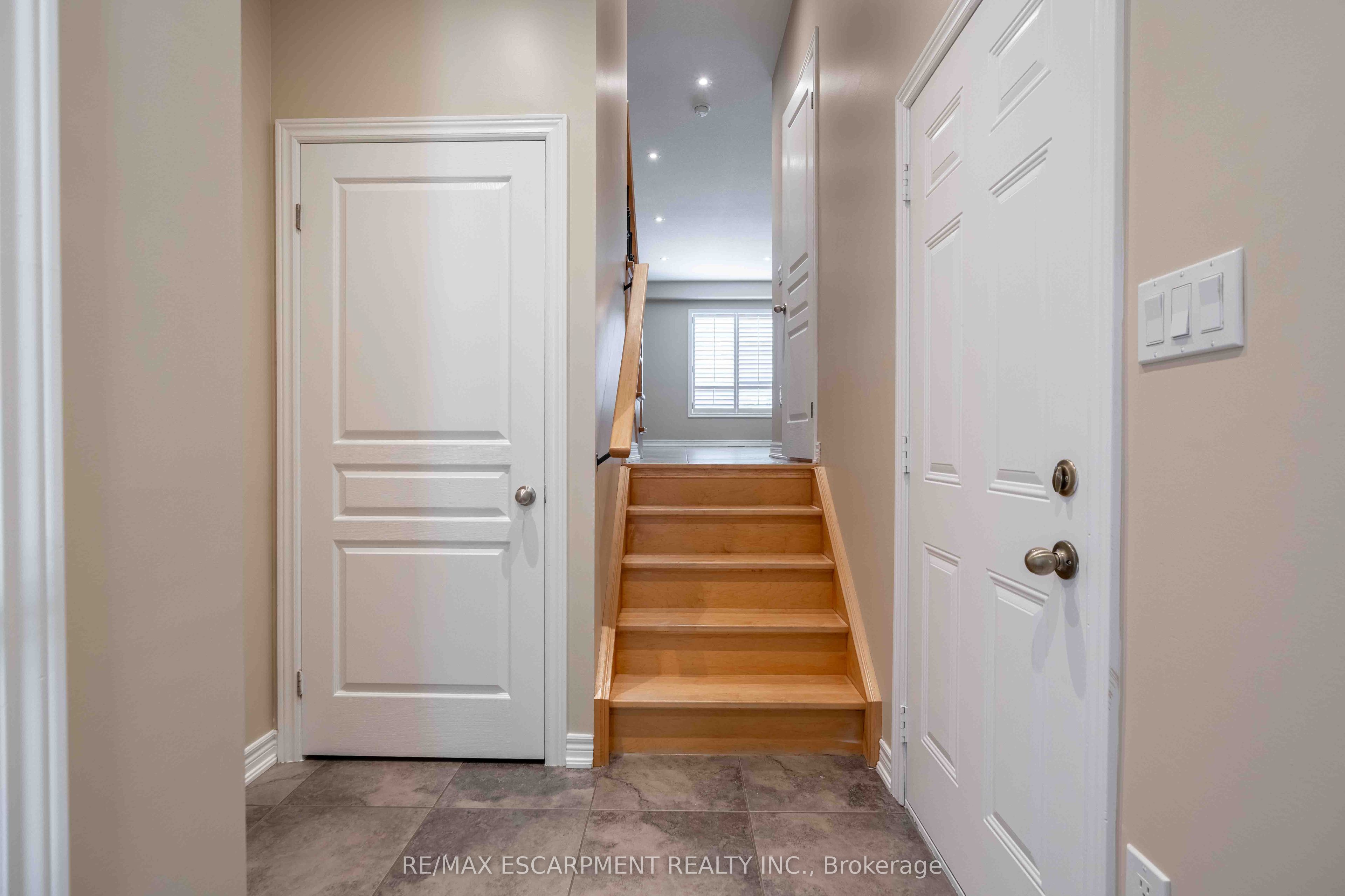 134 Palacebeach Trail, Hamilton, ON L8E 0C3 photo 2