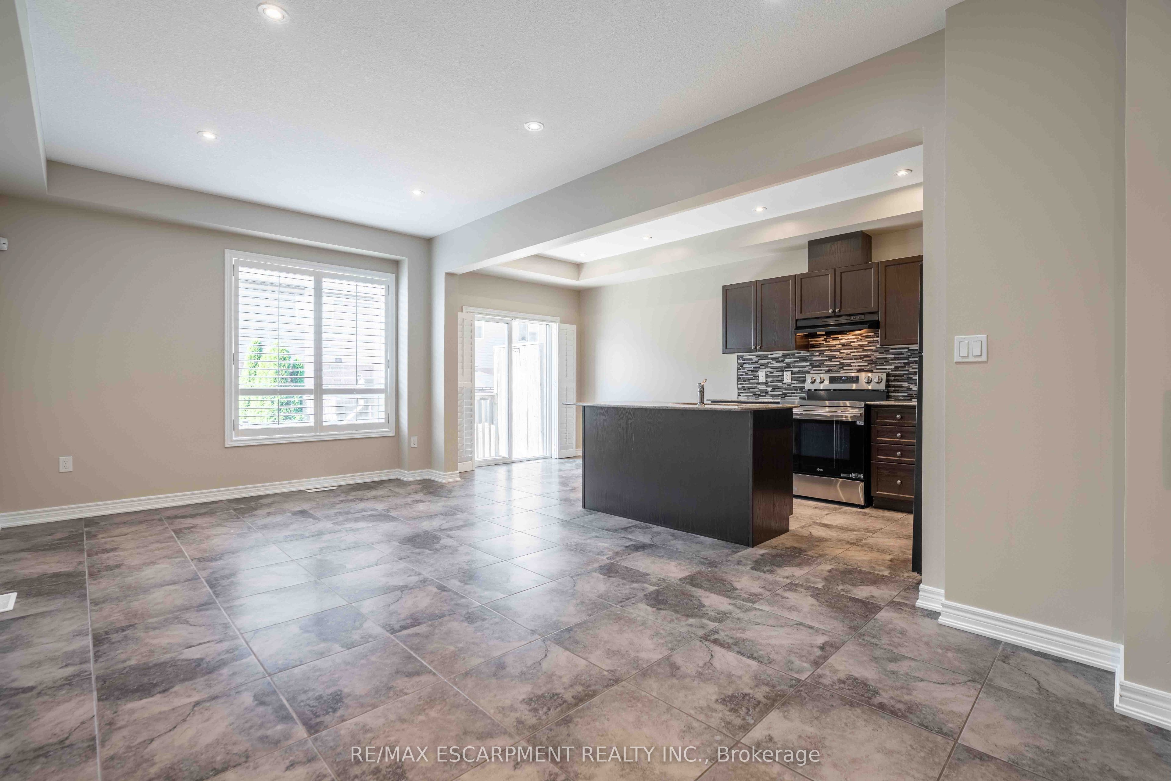 134 Palacebeach Trail, Hamilton, ON L8E 0C3 photo 3