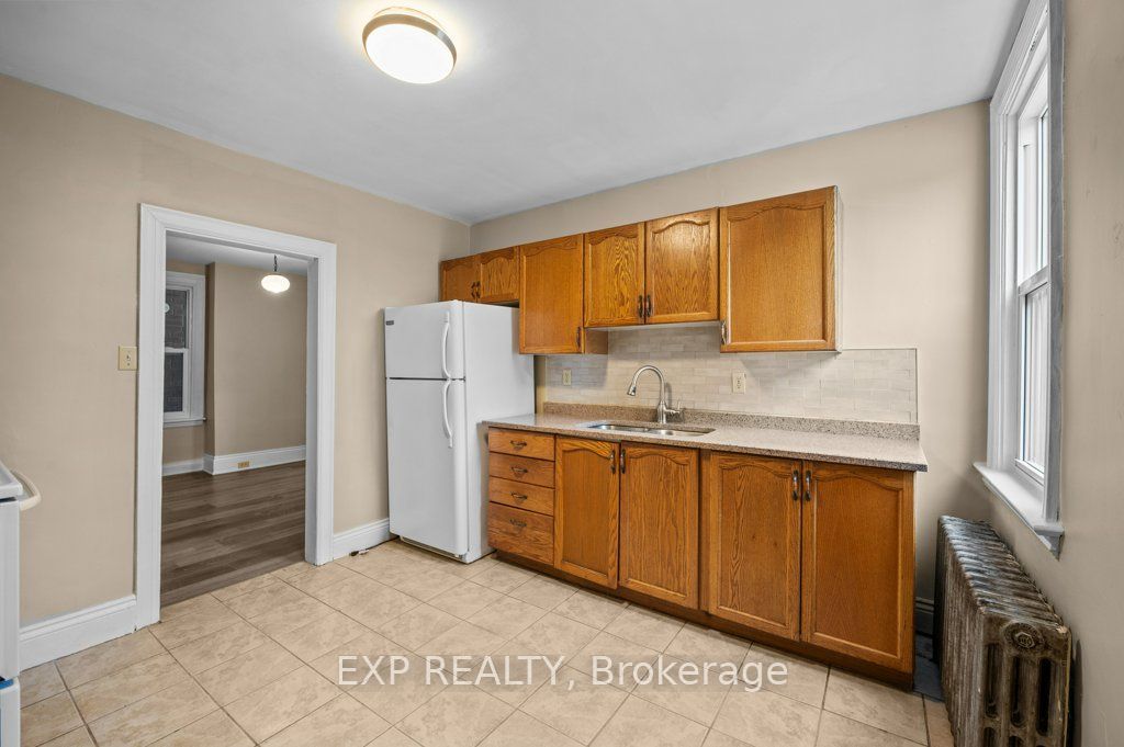 54 Frederick Avenue, Hamilton, ON L8H 4K4 photo 2