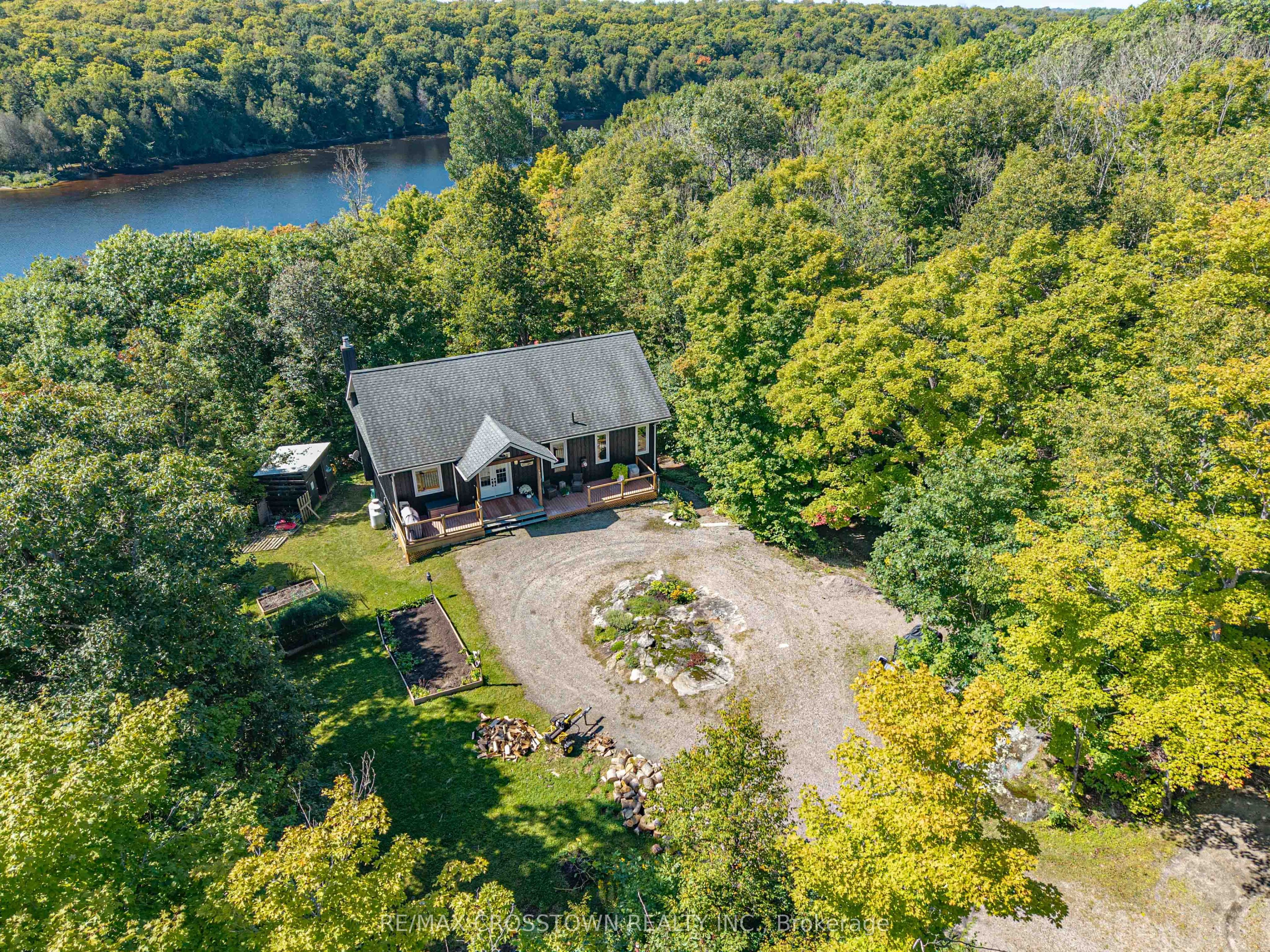 482 East Poverty Bay Road, Magnetawan, ON P0A 1P0 photo 2