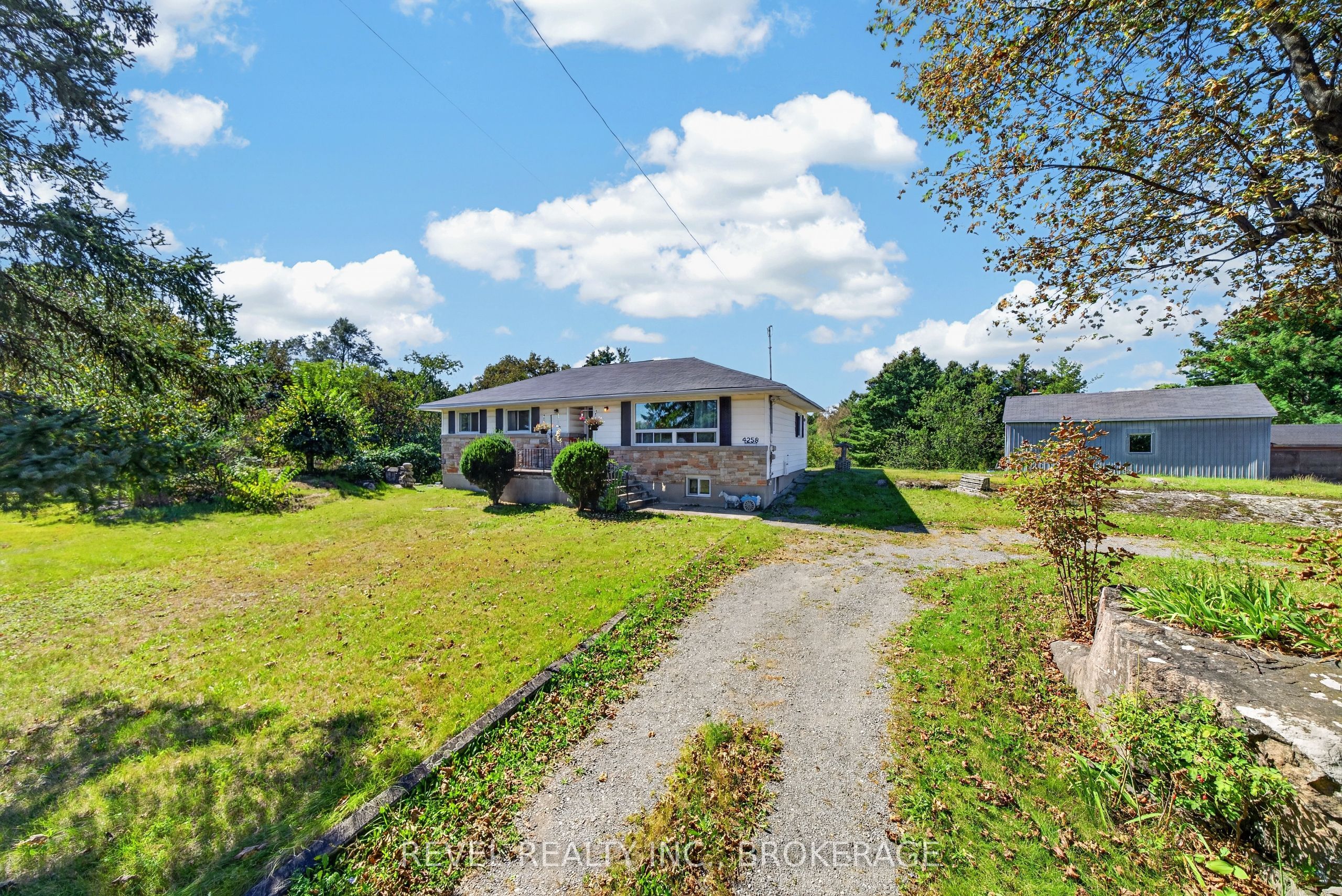 4258 Hwy 15, Kingston, ON K0H 1Y0 photo 2