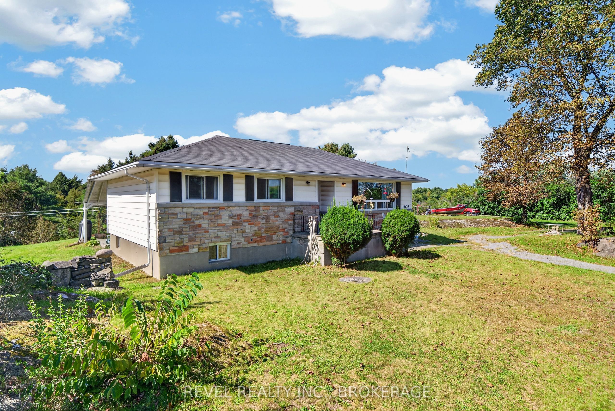 4258 Hwy 15, Kingston, ON K0H 1Y0 photo 5