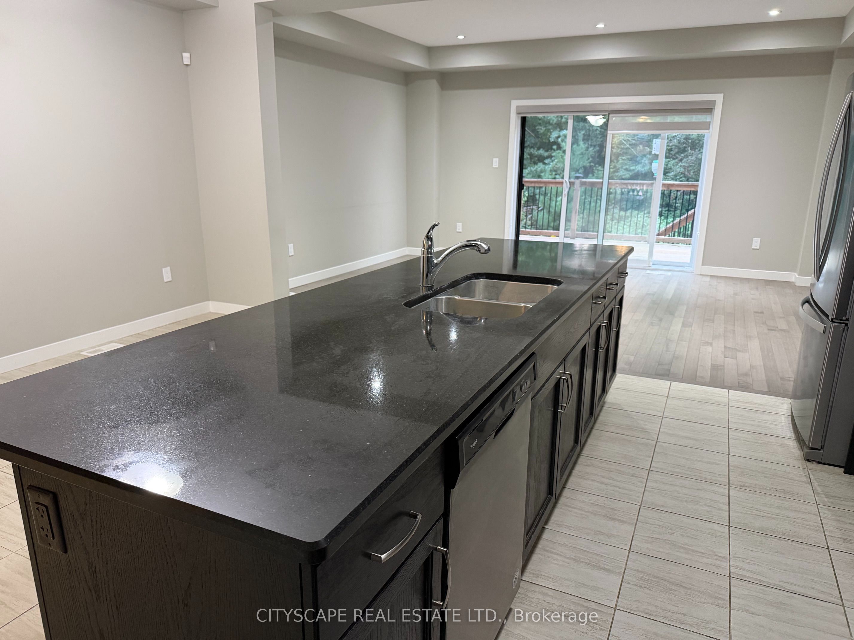 908 Robert Ferrie Drive, Kitchener, ON N2R 0P2 photo 4