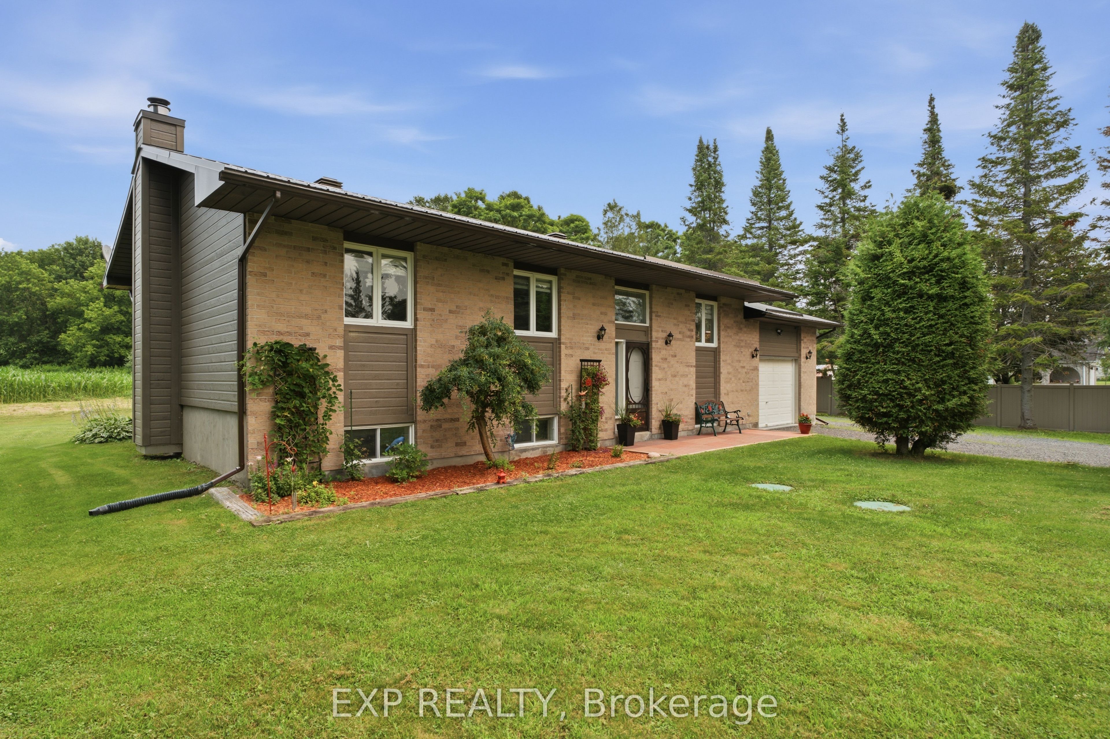 1445 DU LAC Road, Clarence-Rockland, ON K0A 3N0 photo 2