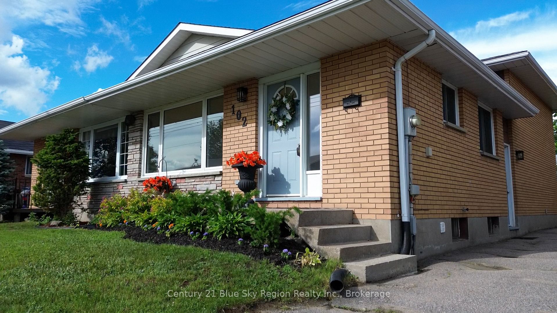 102 Lee Avenue, North Bay, ON P1A 2J9 photo 2