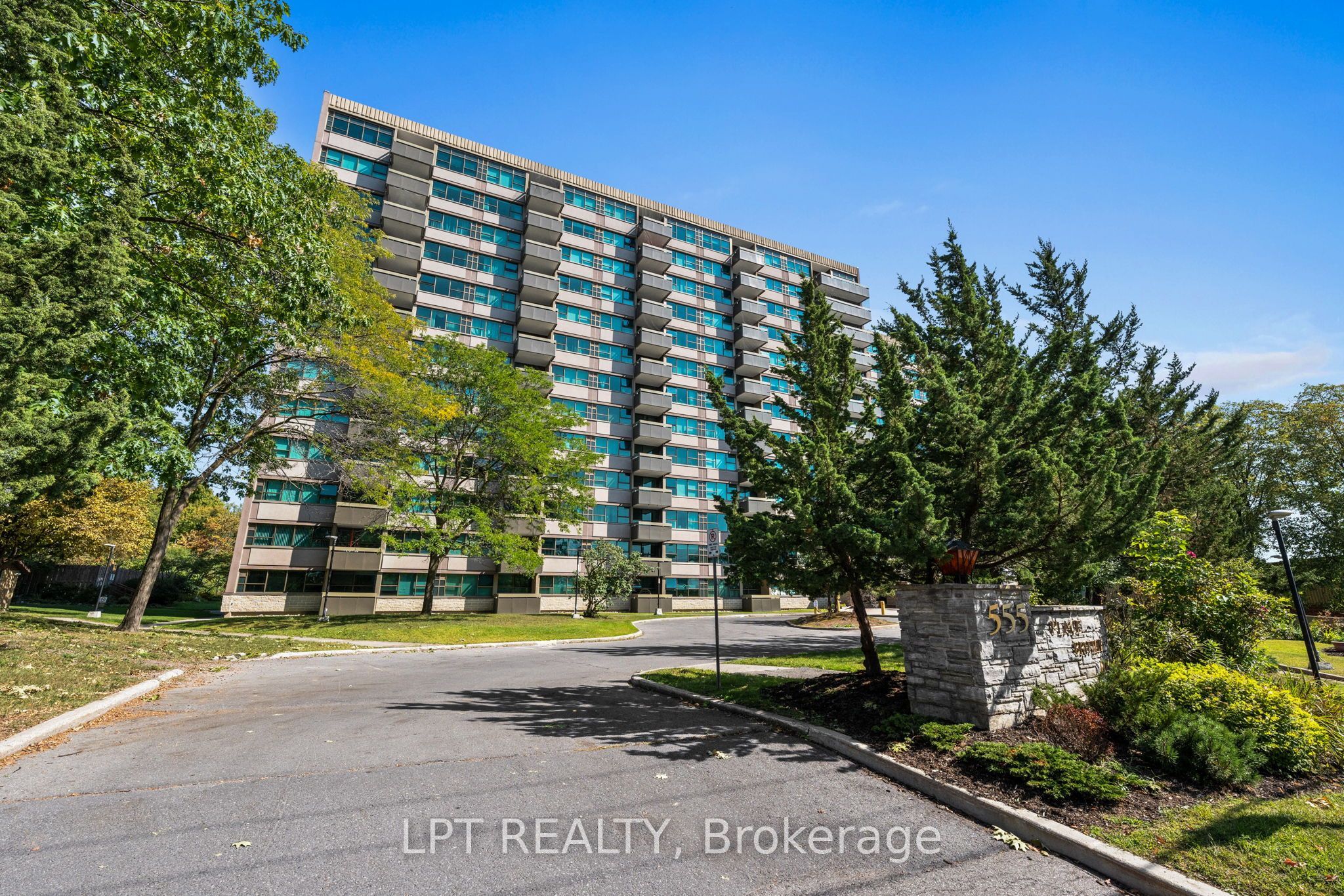 555 Brittany Drive PH5, Manor Park - Cardinal Glen and Area, ON K1K 4C5