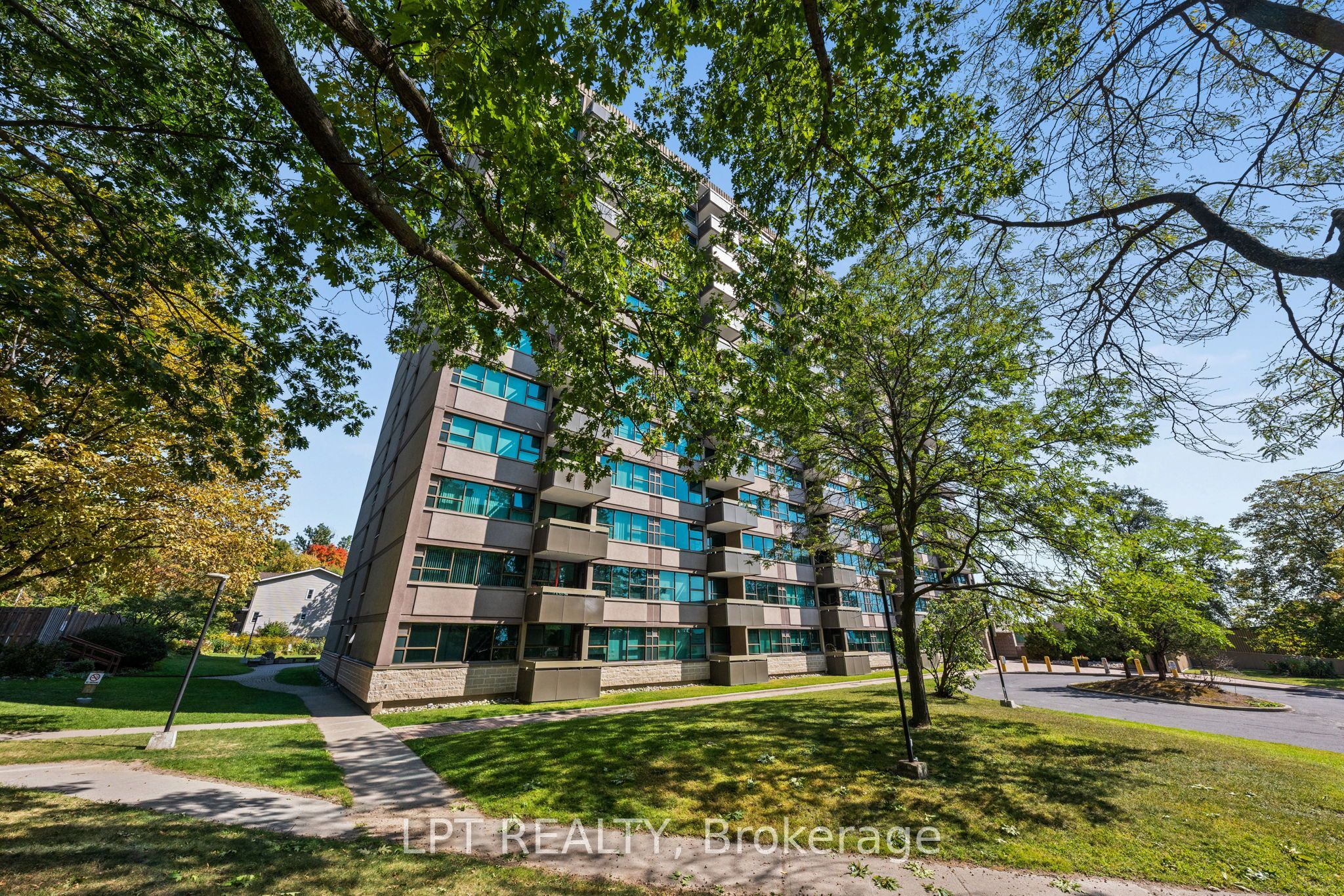 555 Brittany Drive PH5, Manor Park - Cardinal Glen and Area, ON K1K 4C5 photo 2